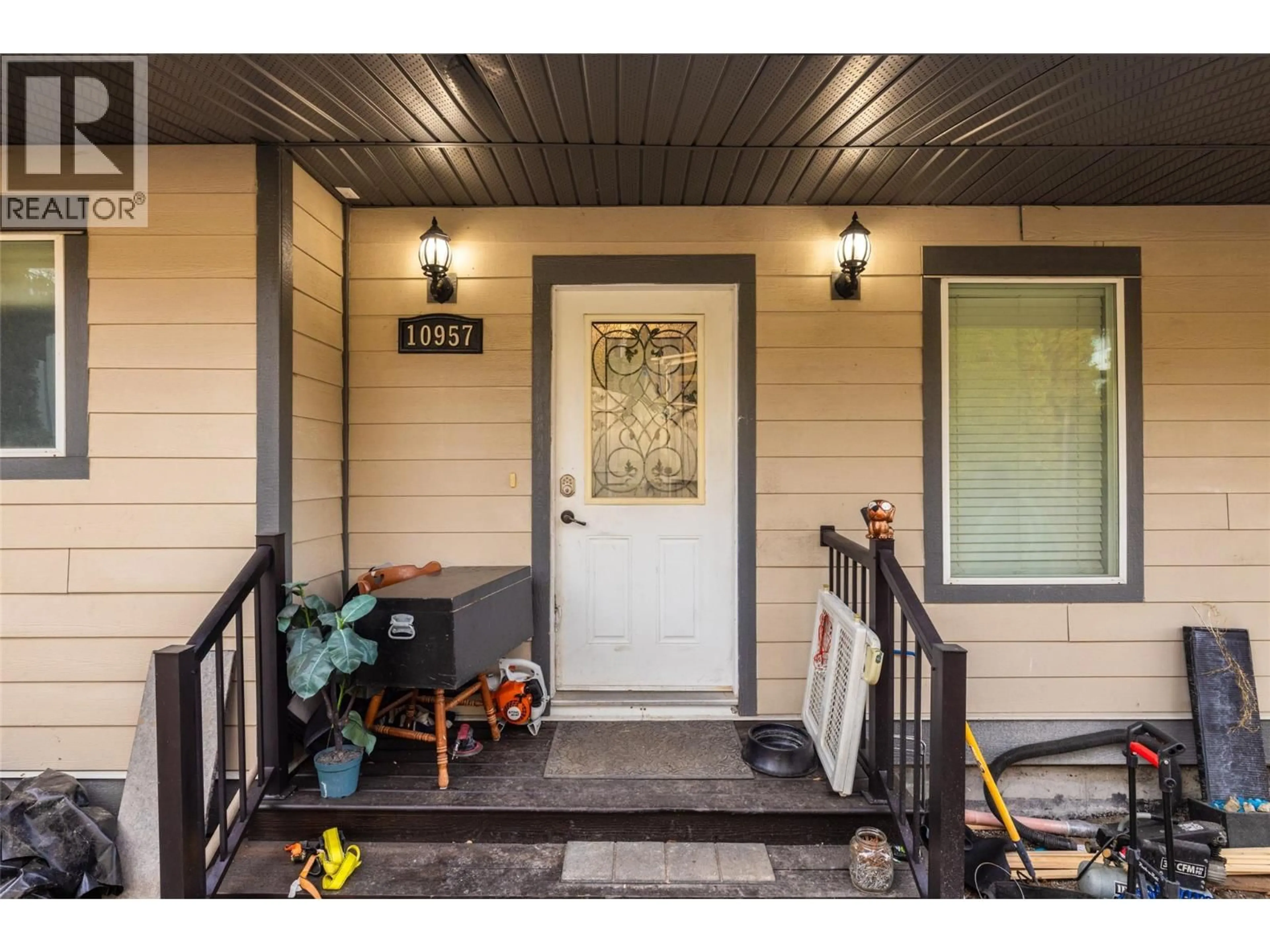 Indoor entryway for 10957 PHEASANT ROAD, Lake Country British Columbia V4V1W9