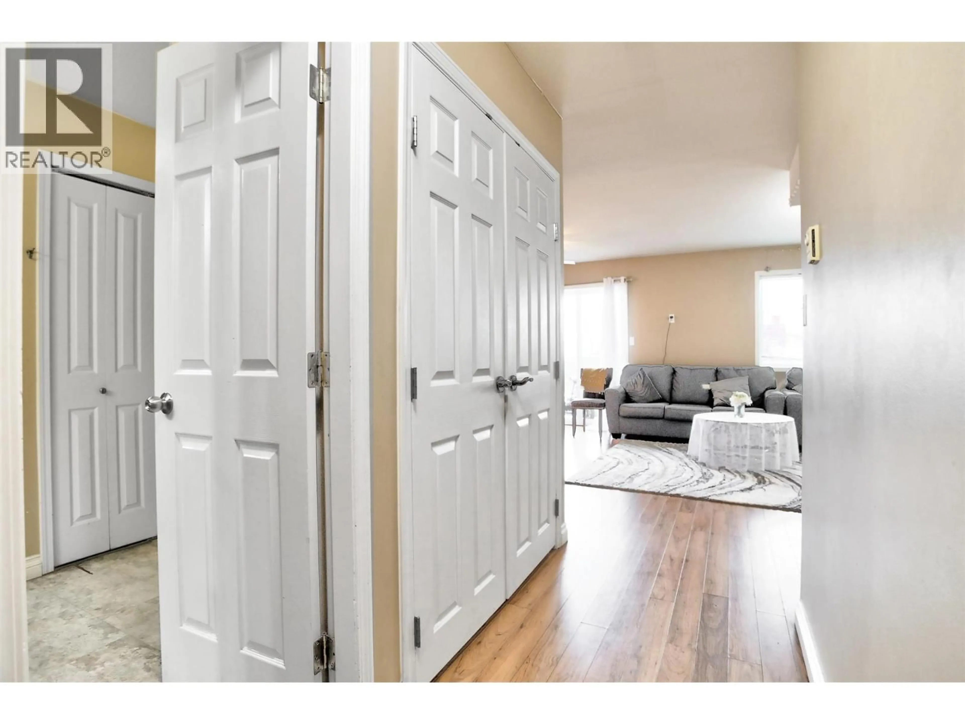Indoor entryway for 203 - 95 ECKHARDT AVENUE, Penticton British Columbia V2A8L2