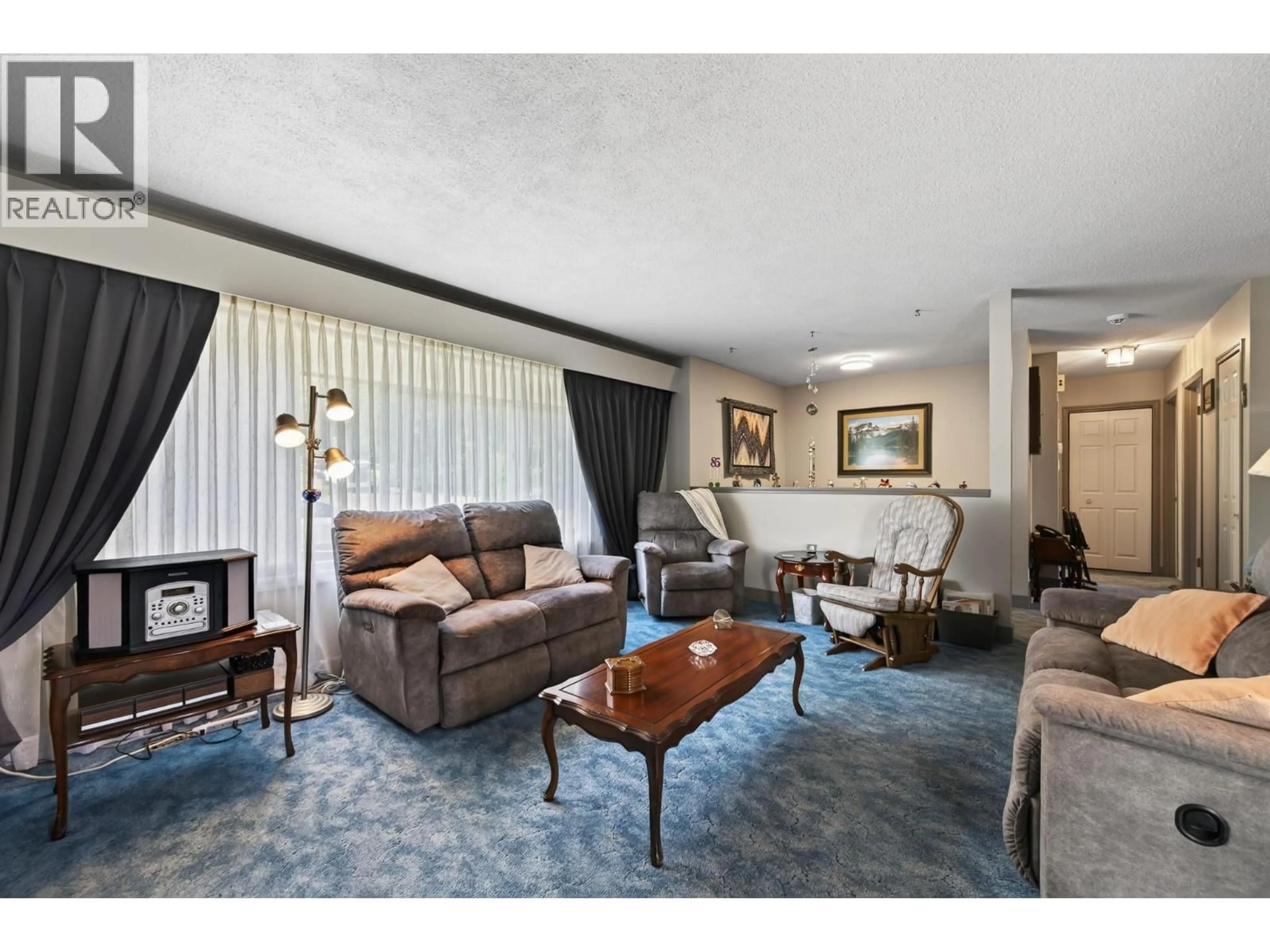 Living room with furniture, unknown for 21 KELSO CRESCENT, Kamloops British Columbia V2C5A1