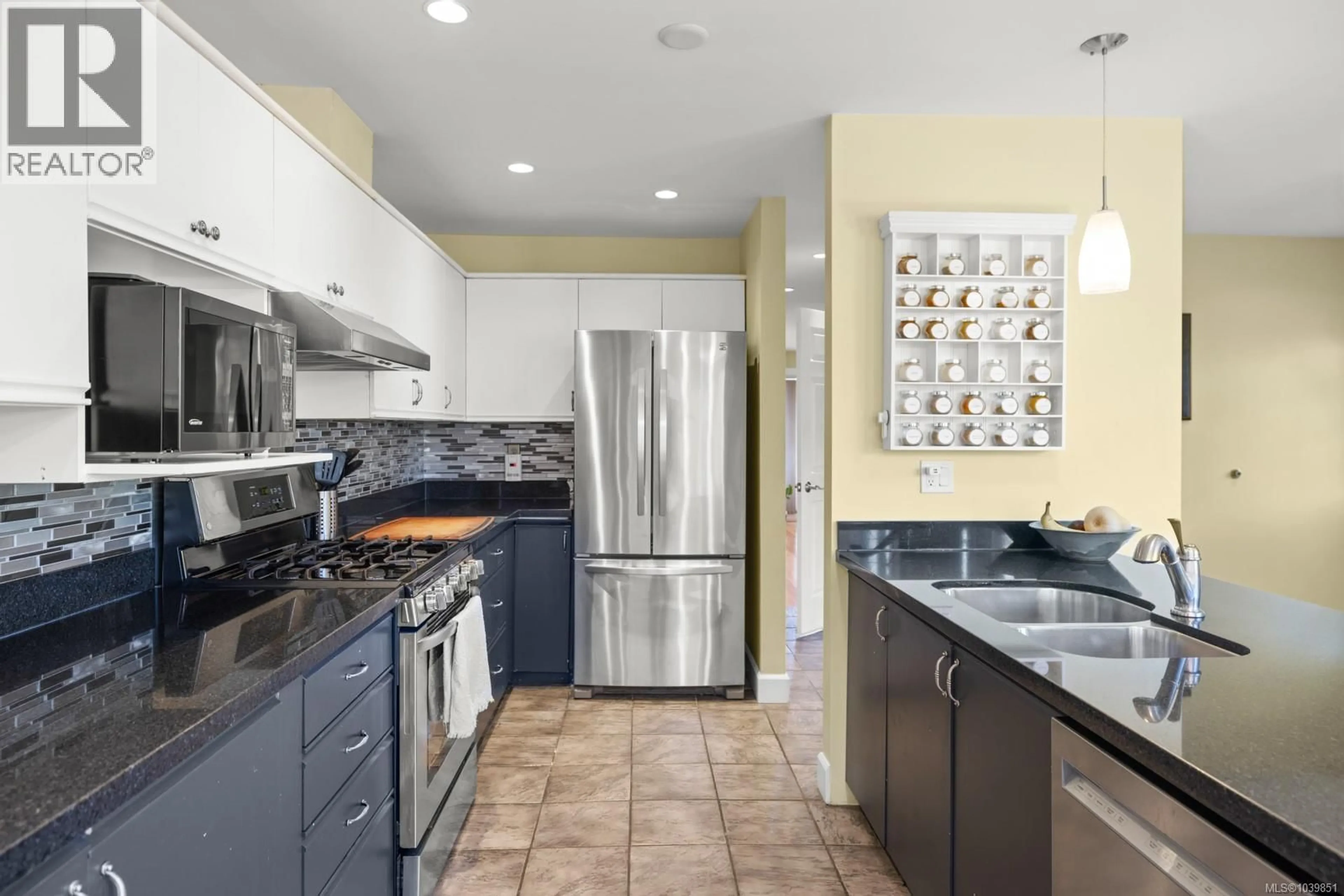 Unknown for 1 - 4560 WEST SAANICH ROAD, Saanich British Columbia V8Z3G4
