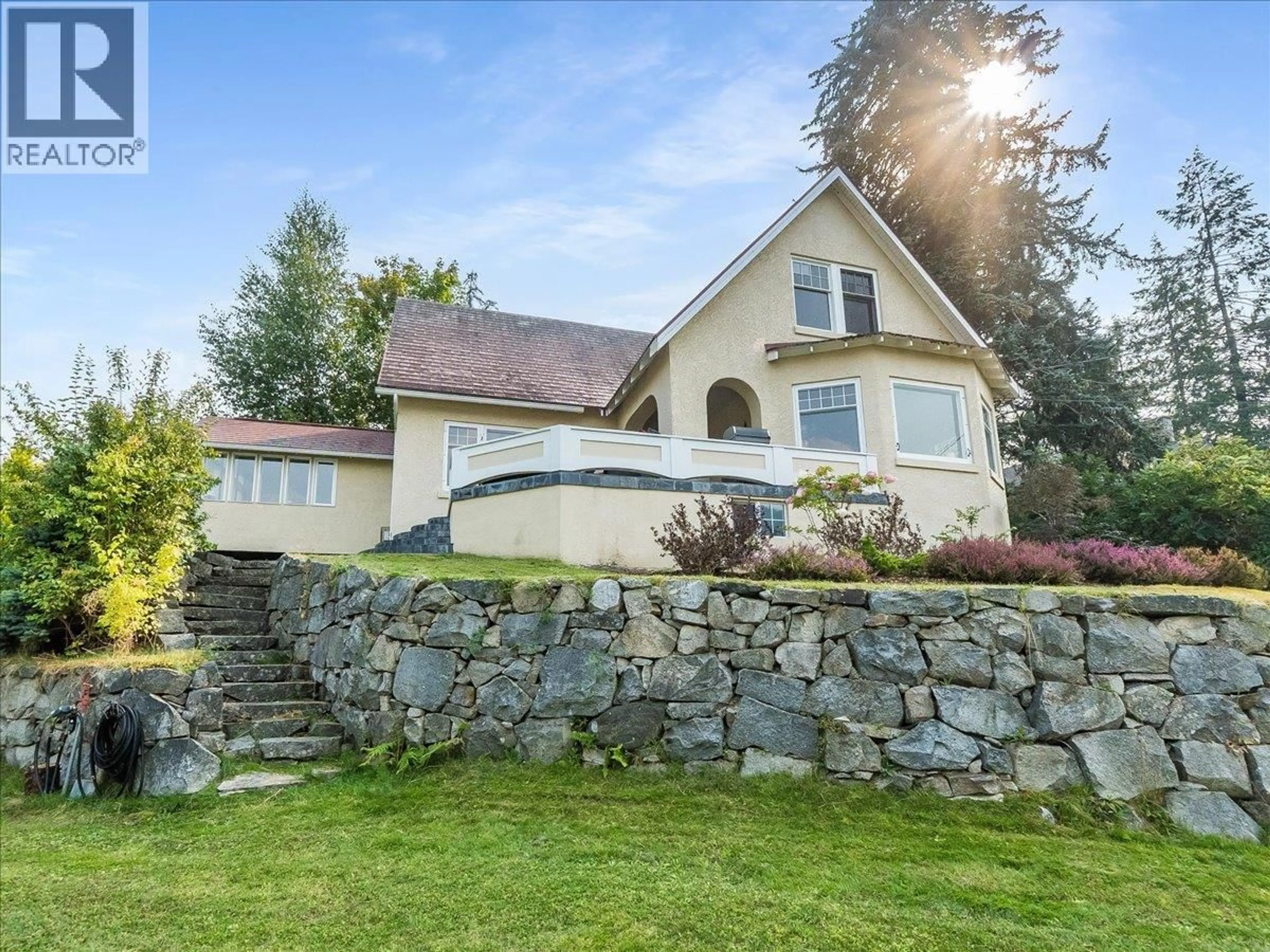 A pic from outside/outdoor area/front of a property/back of a property/a pic from drone, unknown for 411 HAMILTON AVENUE, Nelson British Columbia V1L3G1
