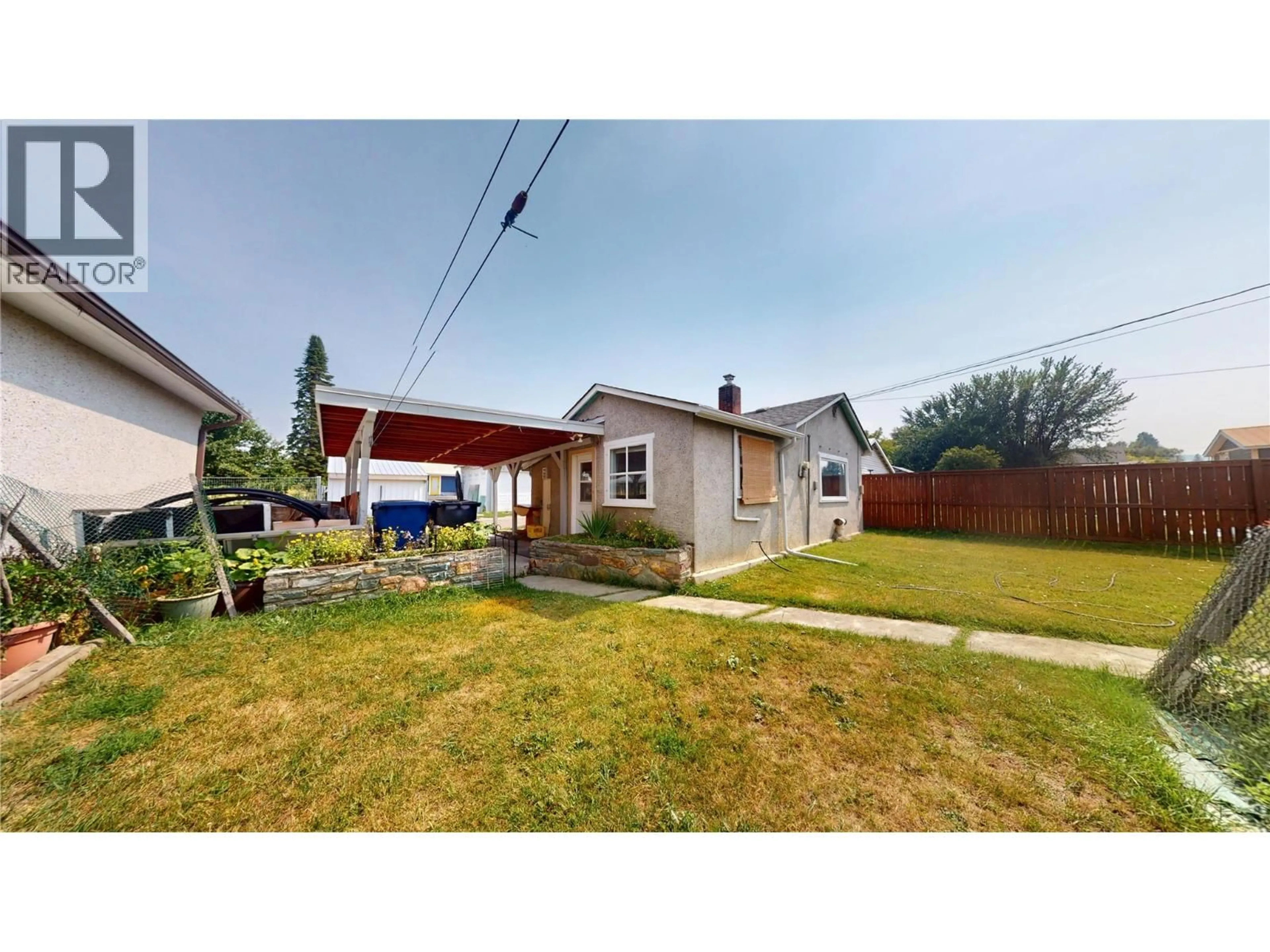 A pic from outside/outdoor area/front of a property/back of a property/a pic from drone, street for 10 14TH AVENUE SOUTH, Cranbrook British Columbia V1C2W8