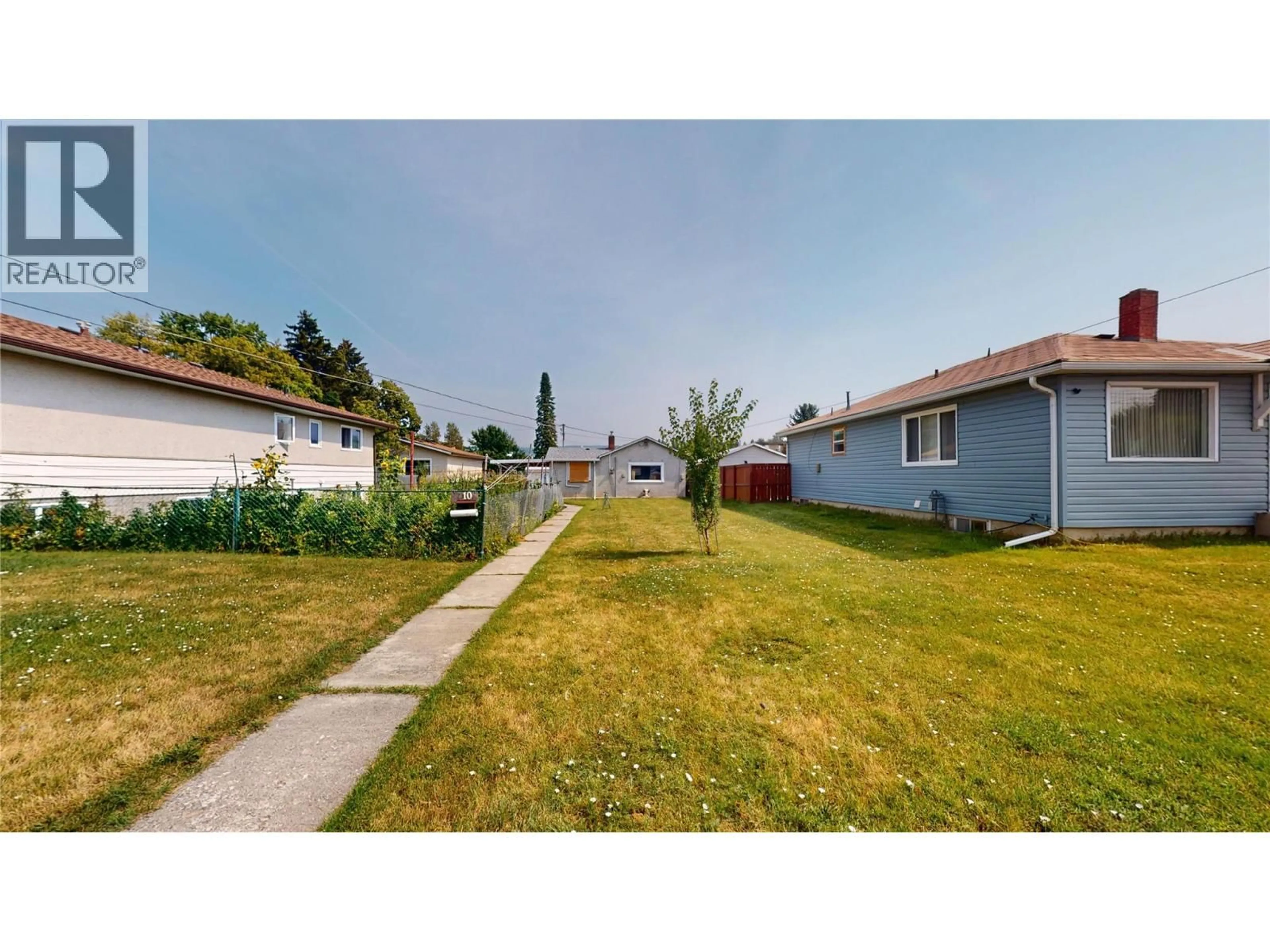 A pic from outside/outdoor area/front of a property/back of a property/a pic from drone, street for 10 14TH AVENUE SOUTH, Cranbrook British Columbia V1C2W8