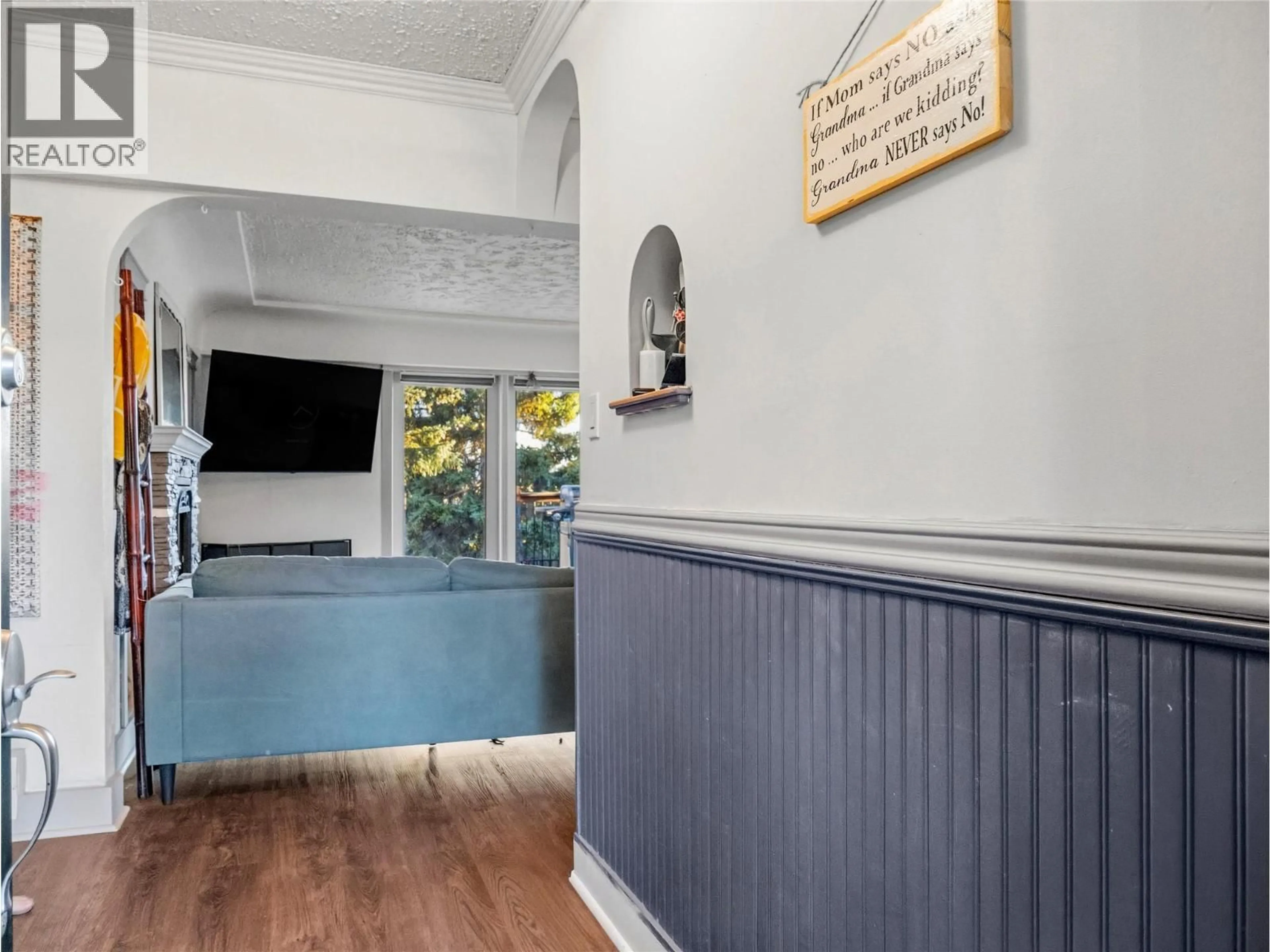 Indoor foyer for 1517 94 AVENUE, Dawson Creek British Columbia V1G1H2