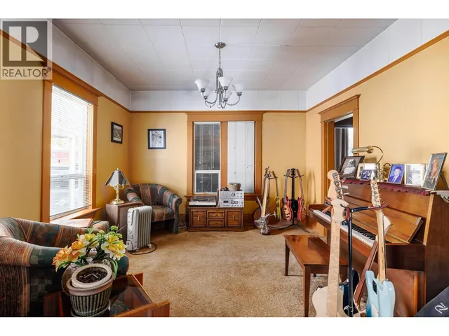 795 LAWSON AVENUE, Kelowna 3