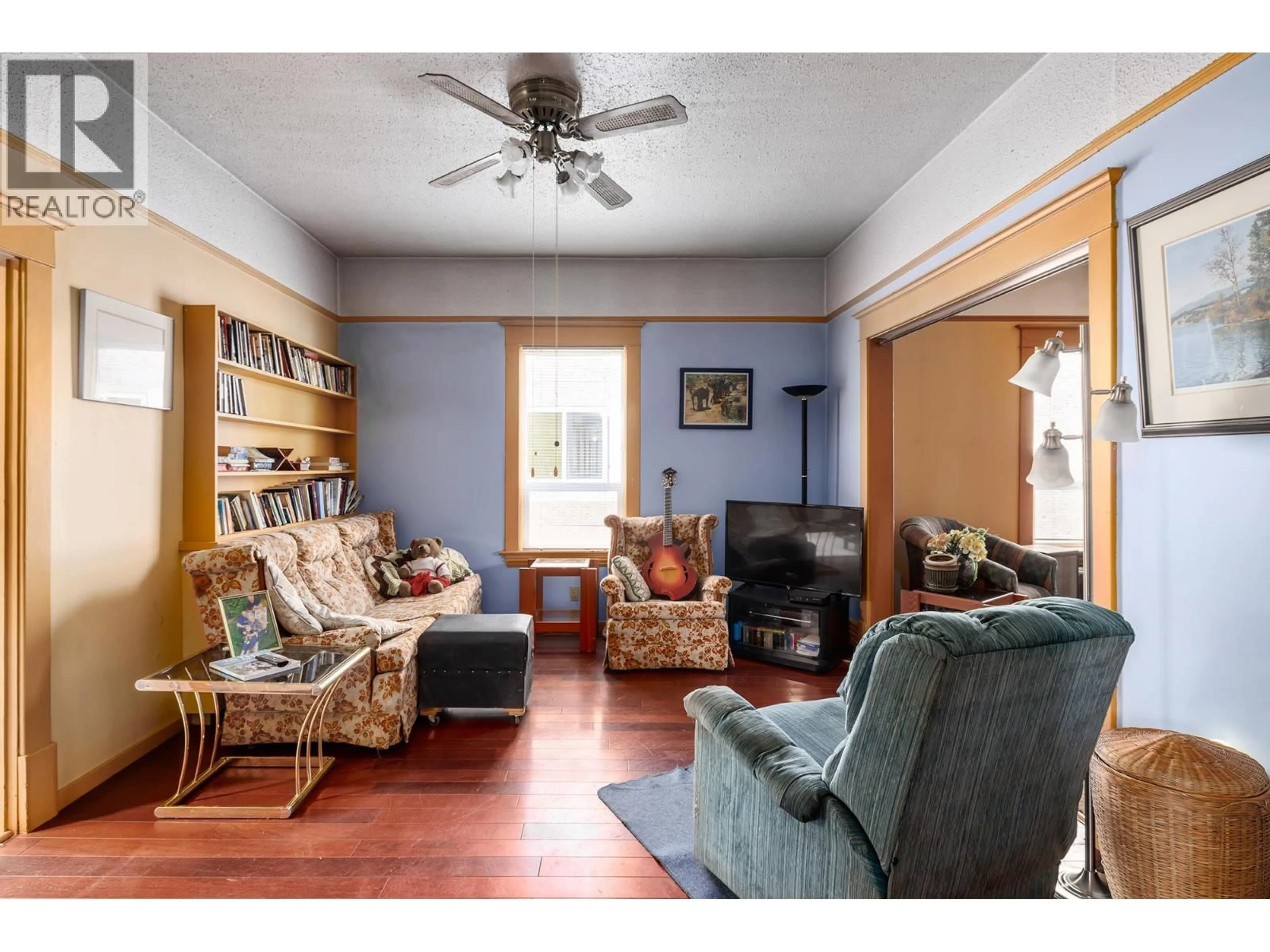 Living room with furniture, unknown for 795 LAWSON AVENUE, Kelowna British Columbia V1Y6S9
