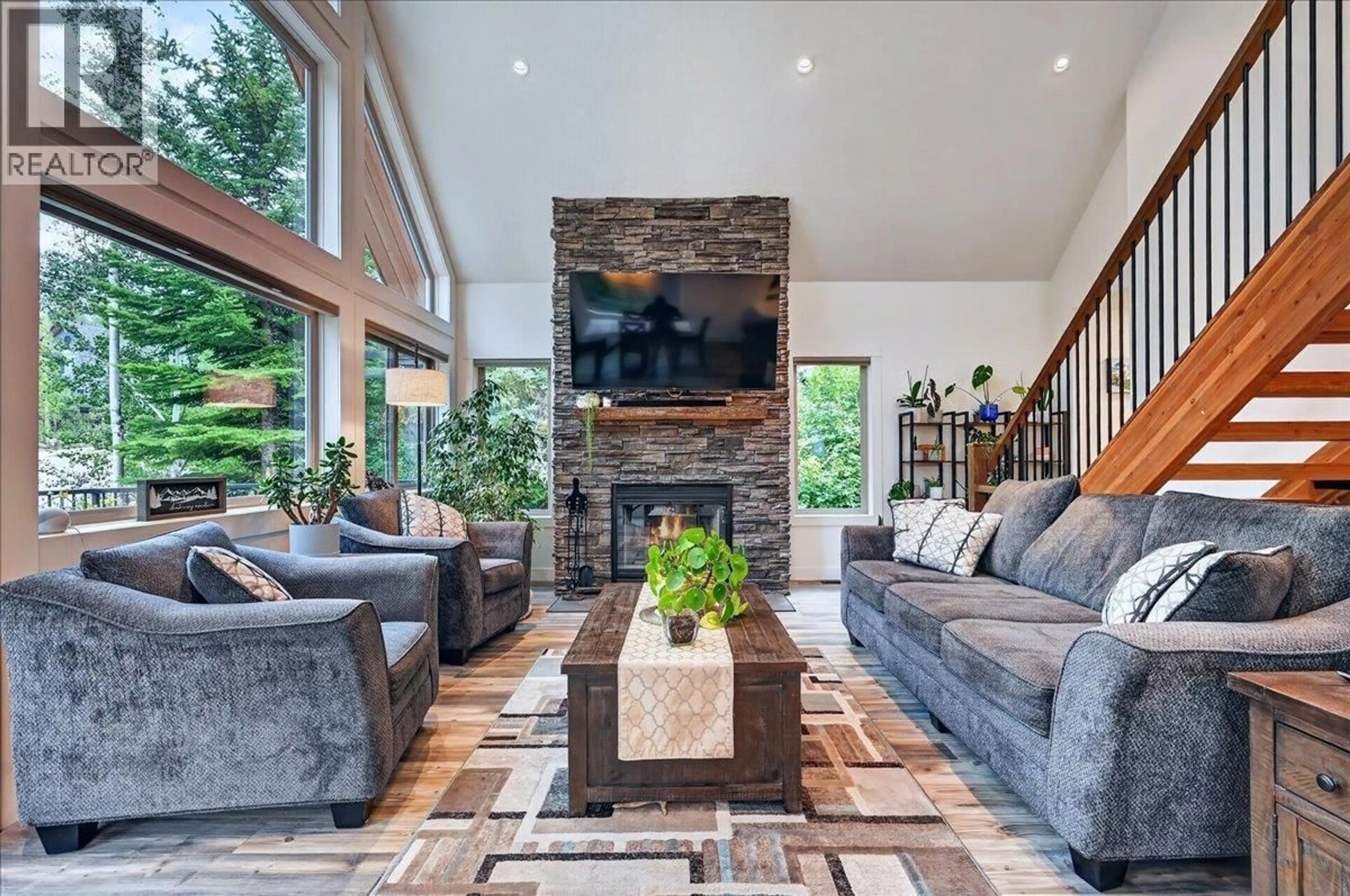 Living room with furniture, unknown for 9966 WILDWOOD LANE, Panorama Mountain British Columbia V0A1T0