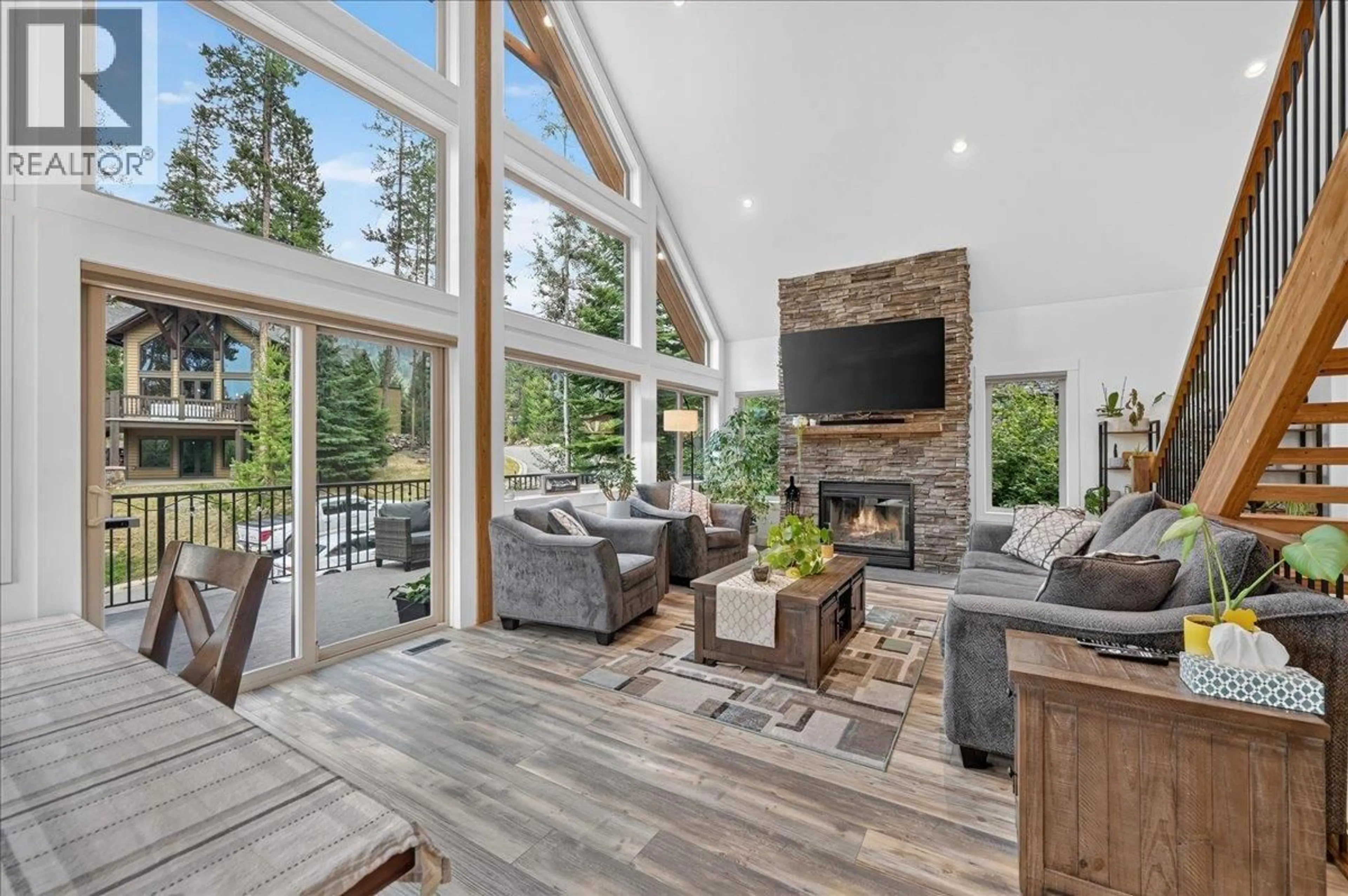 Living room with furniture, unknown for 9966 WILDWOOD LANE, Panorama Mountain British Columbia V0A1T0