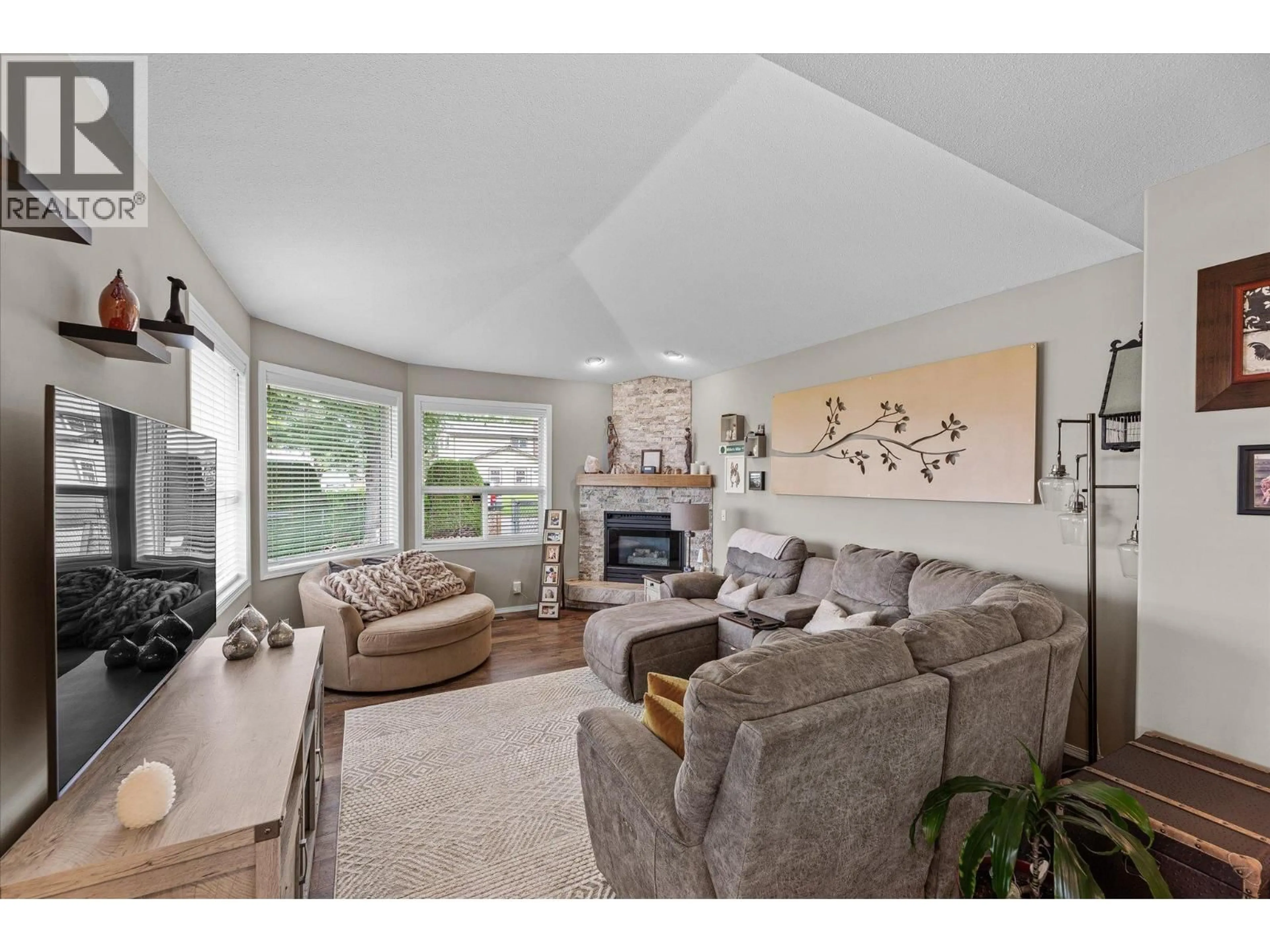 Living room with furniture, unknown for 301 FIZET AVENUE, Kelowna British Columbia V1X7P5