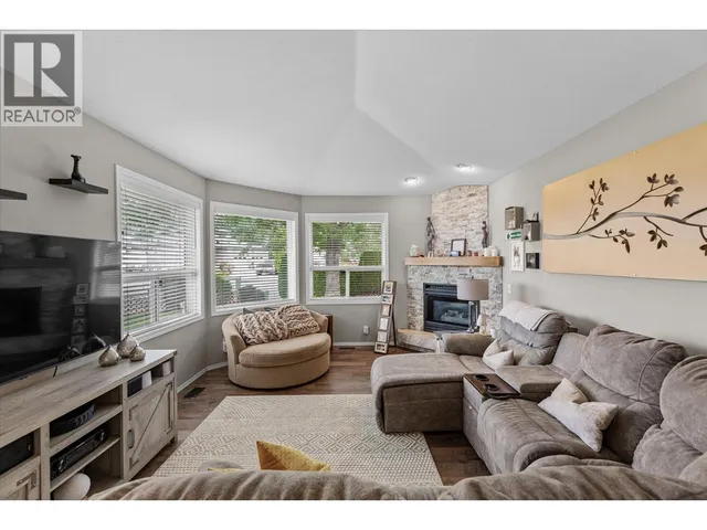 301 FIZET AVENUE, Kelowna 5