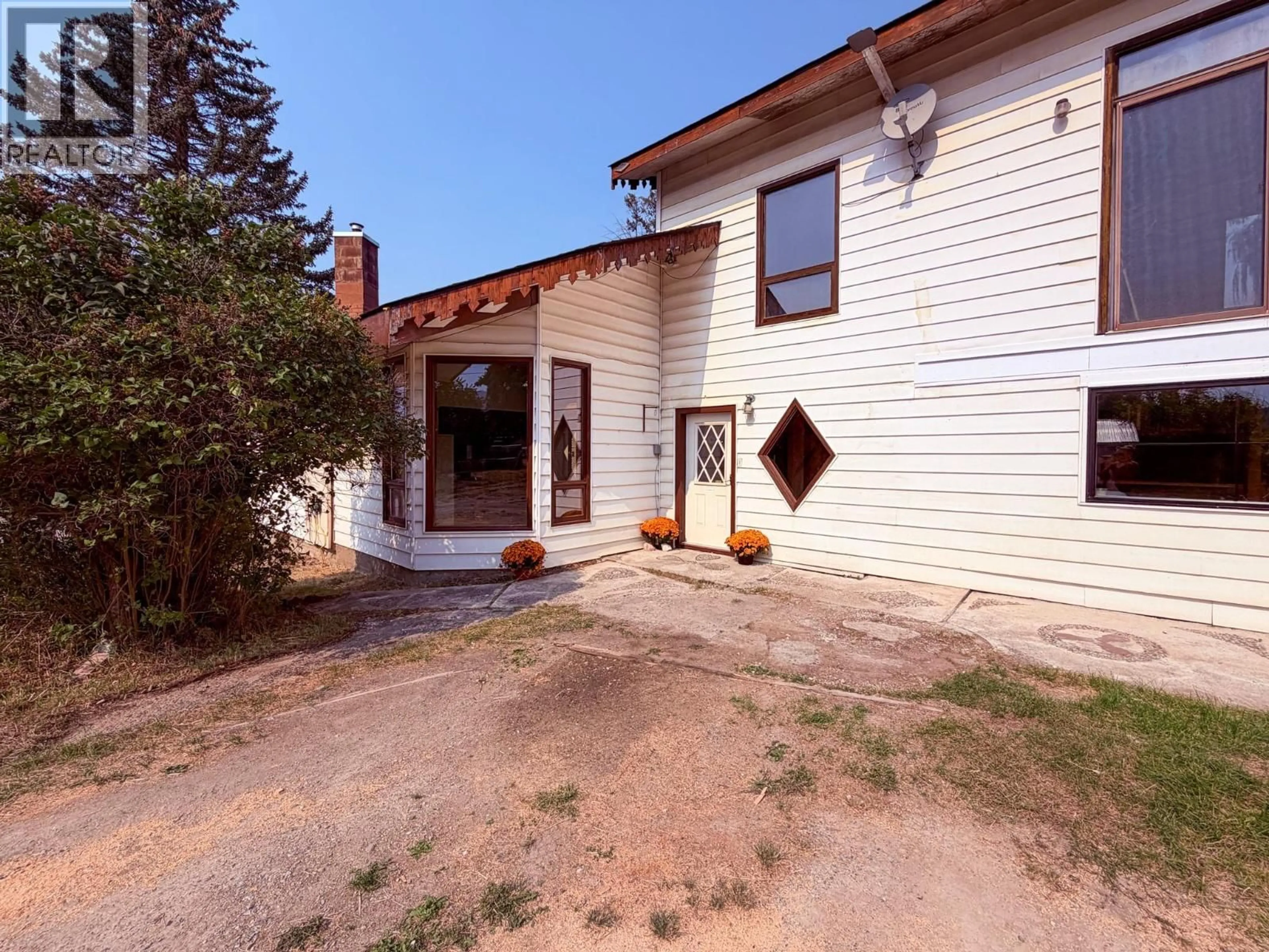 A pic from outside/outdoor area/front of a property/back of a property/a pic from drone, building for 5740 95 HIGHWAY, Edgewater British Columbia V0A1E0