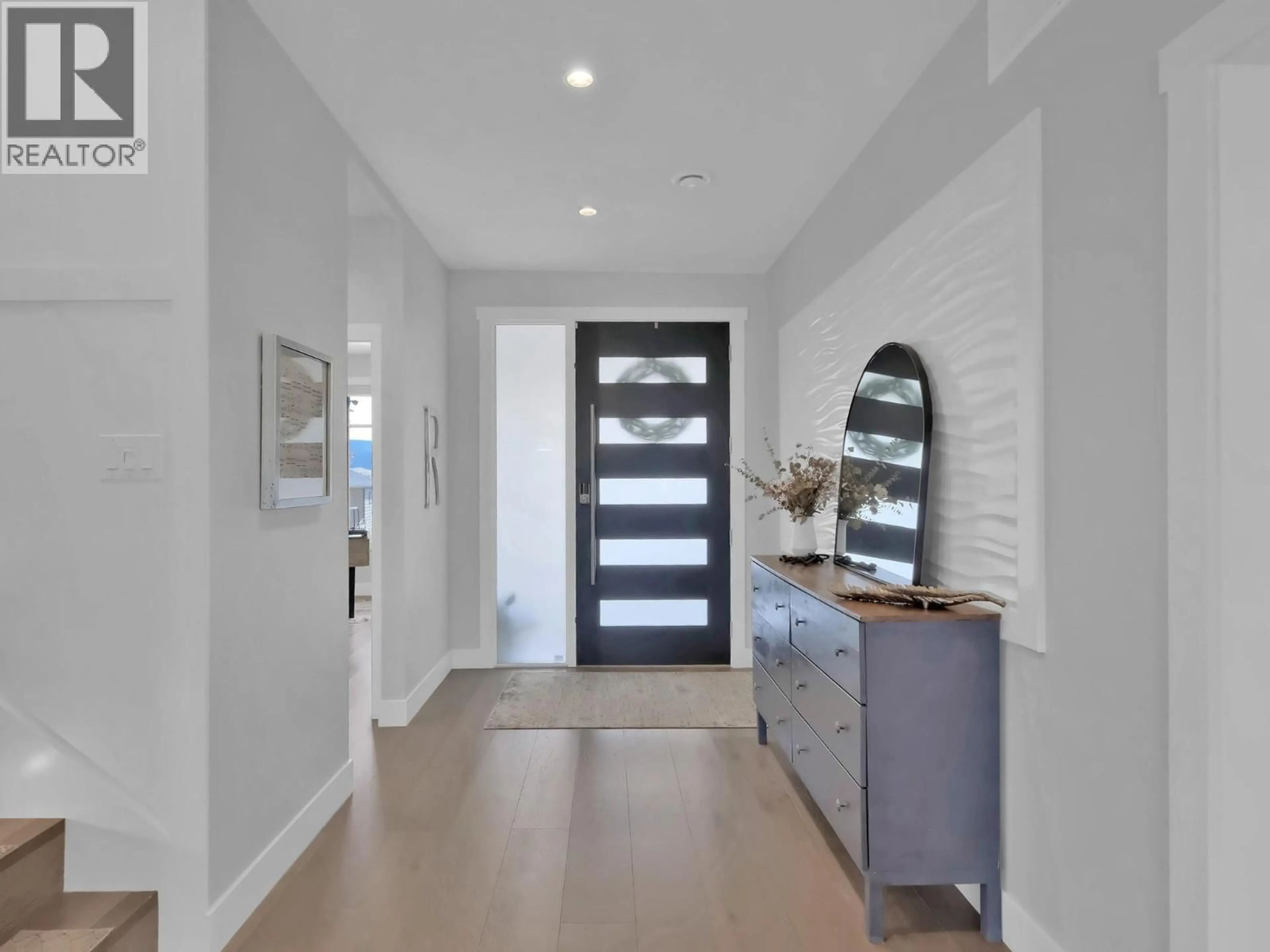 Indoor entryway for 550 BARRA LANE, Kelowna British Columbia V1P1T3