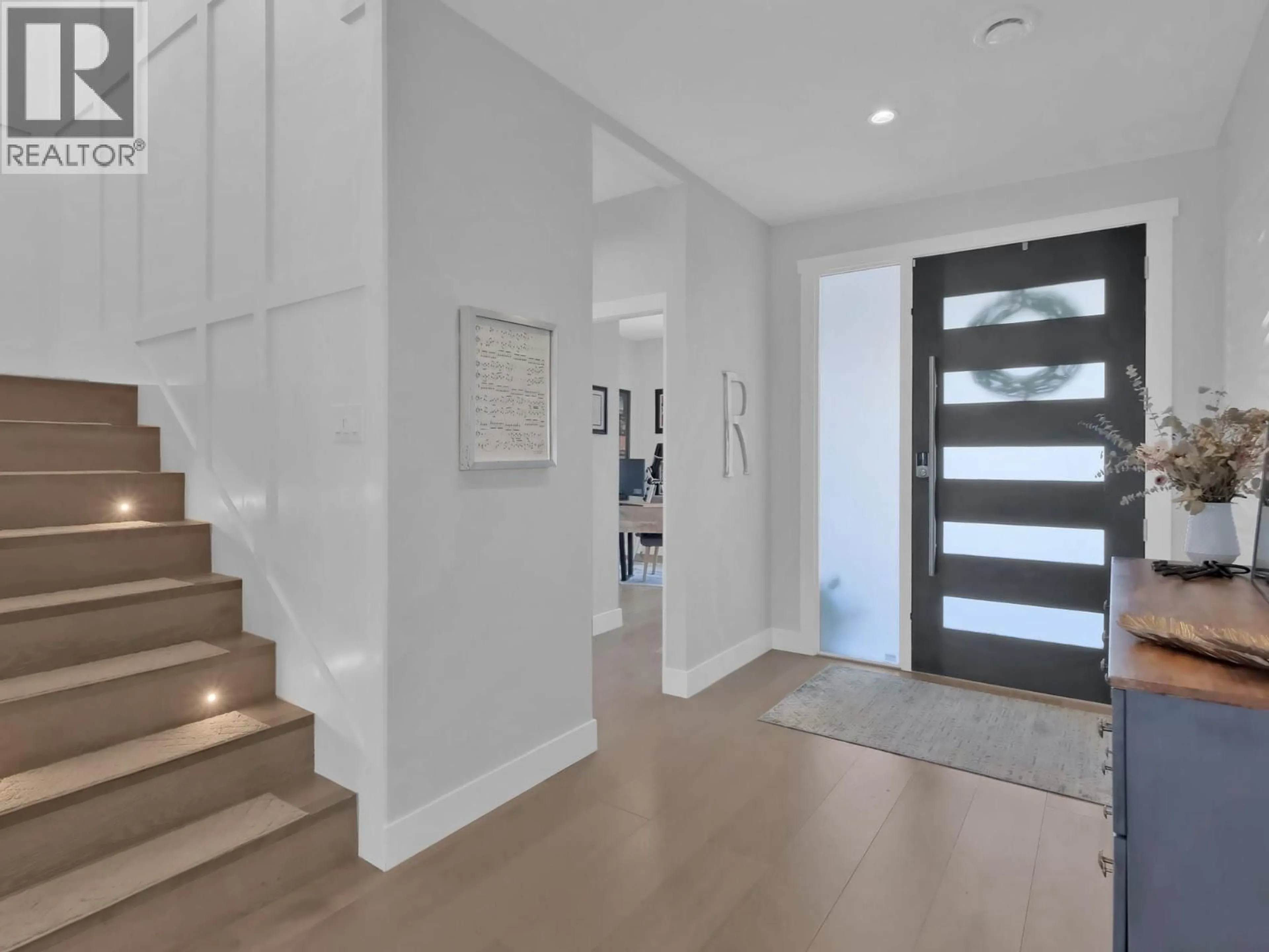 Indoor entryway for 550 BARRA LANE, Kelowna British Columbia V1P1T3