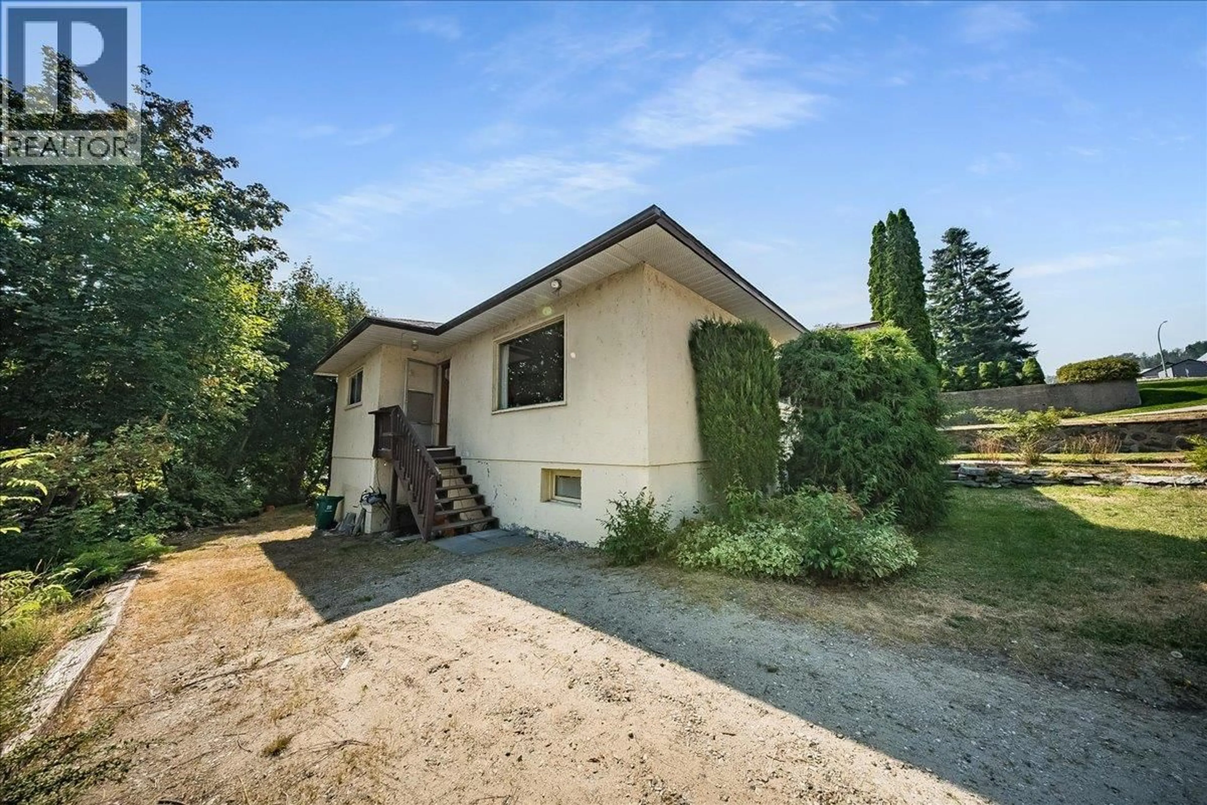 A pic from outside/outdoor area/front of a property/back of a property/a pic from drone, unknown for 664 FORREST DRIVE, Warfield British Columbia V1R2H6