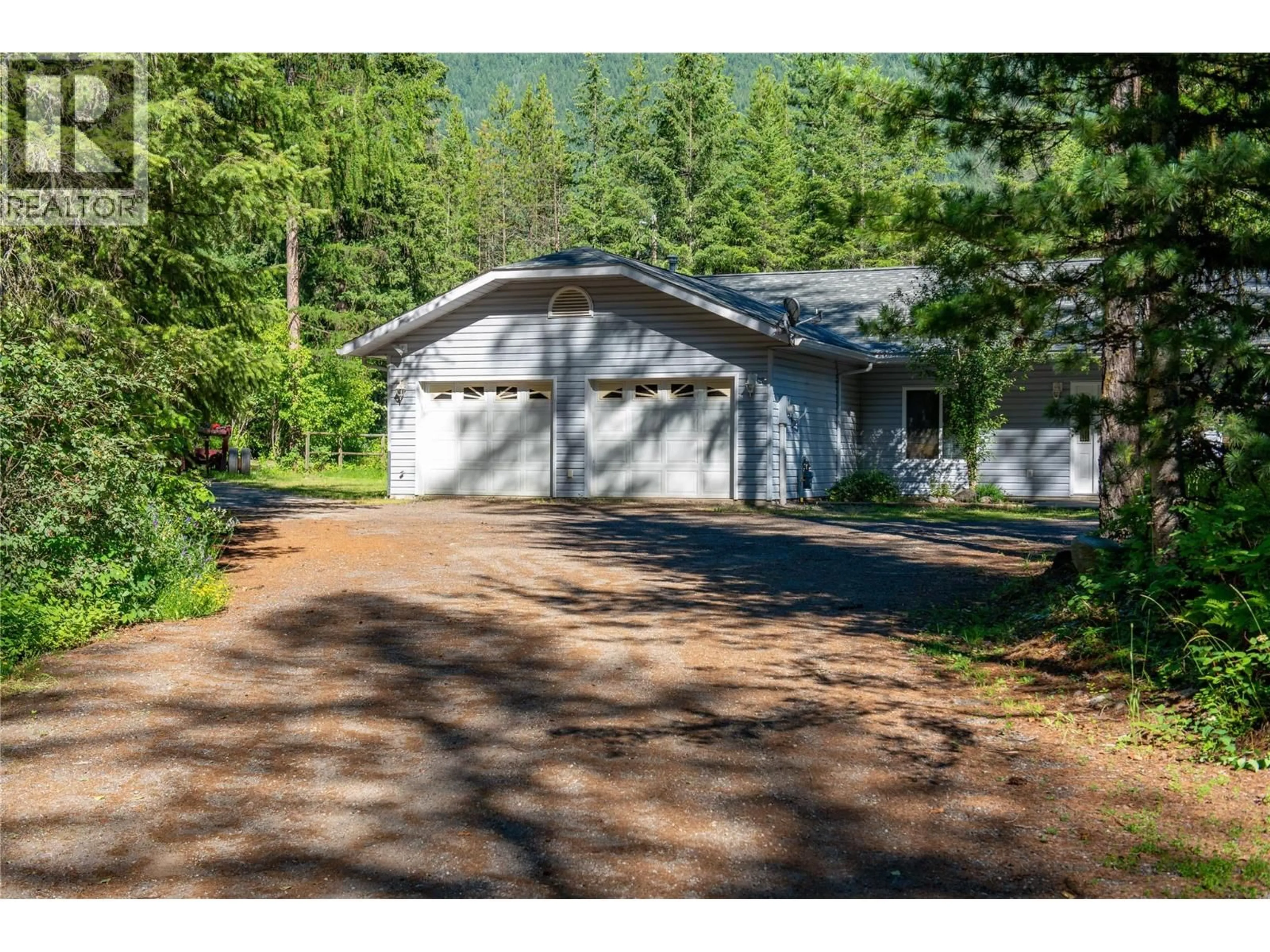 Indoor garage for 2222 JENISA ROAD, Castlegar British Columbia V1N2L8