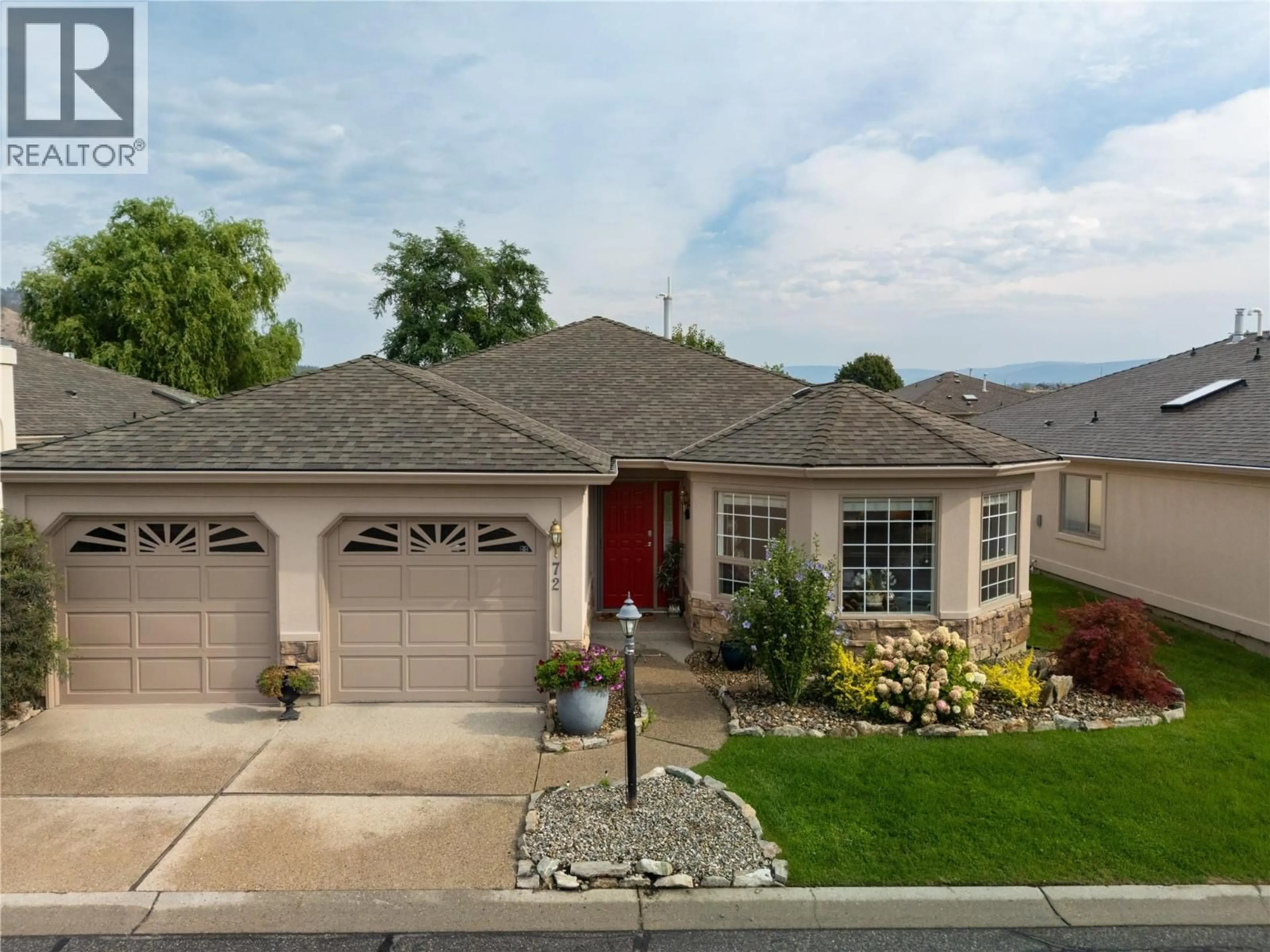 Home with vinyl exterior material, street for 72 - 595 YATES ROAD, Kelowna British Columbia V1V1P8