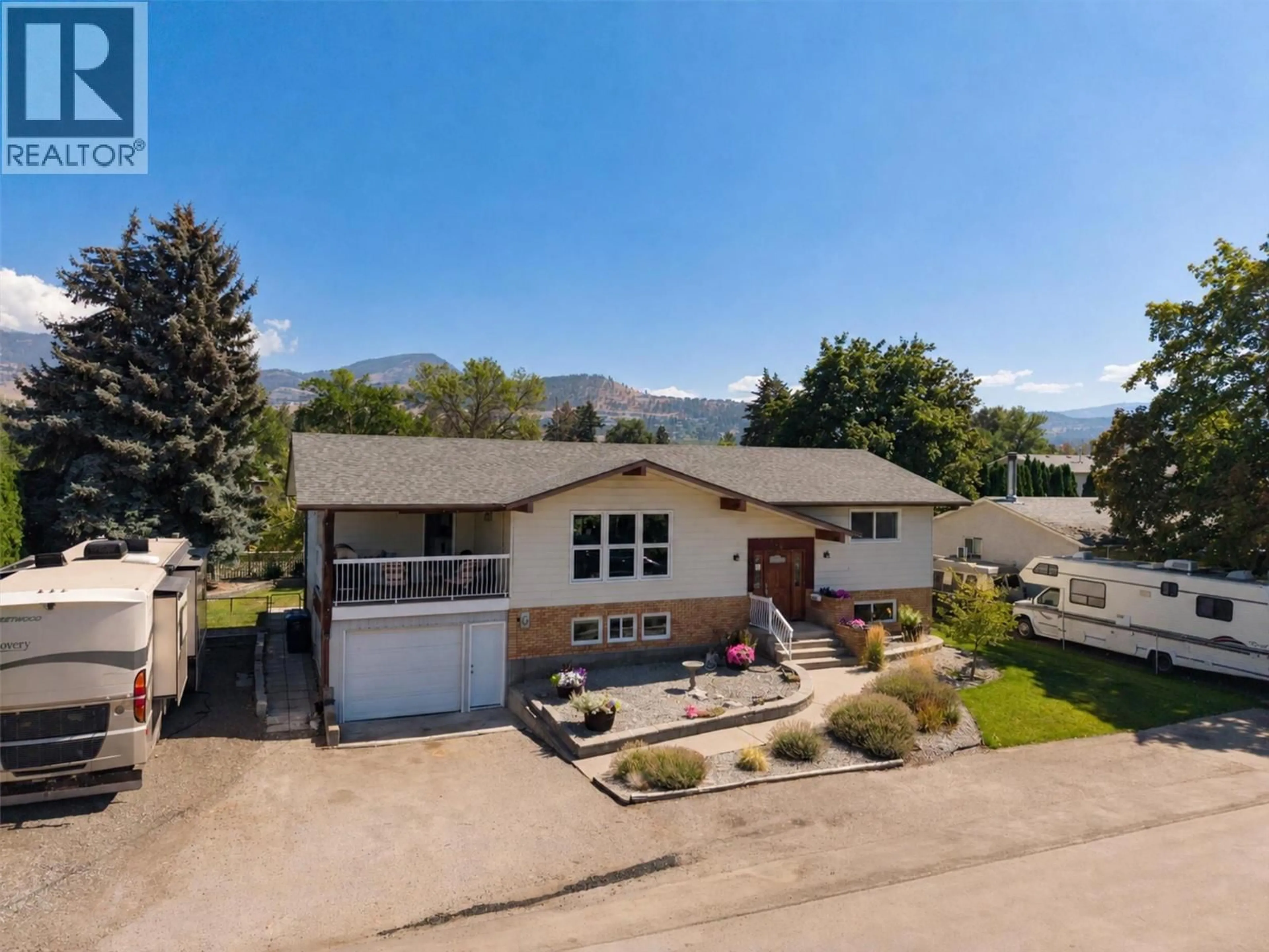A pic from outside/outdoor area/front of a property/back of a property/a pic from drone, mountain view for 450 HOLBROOK ROAD WEST, Kelowna British Columbia V1X1S3
