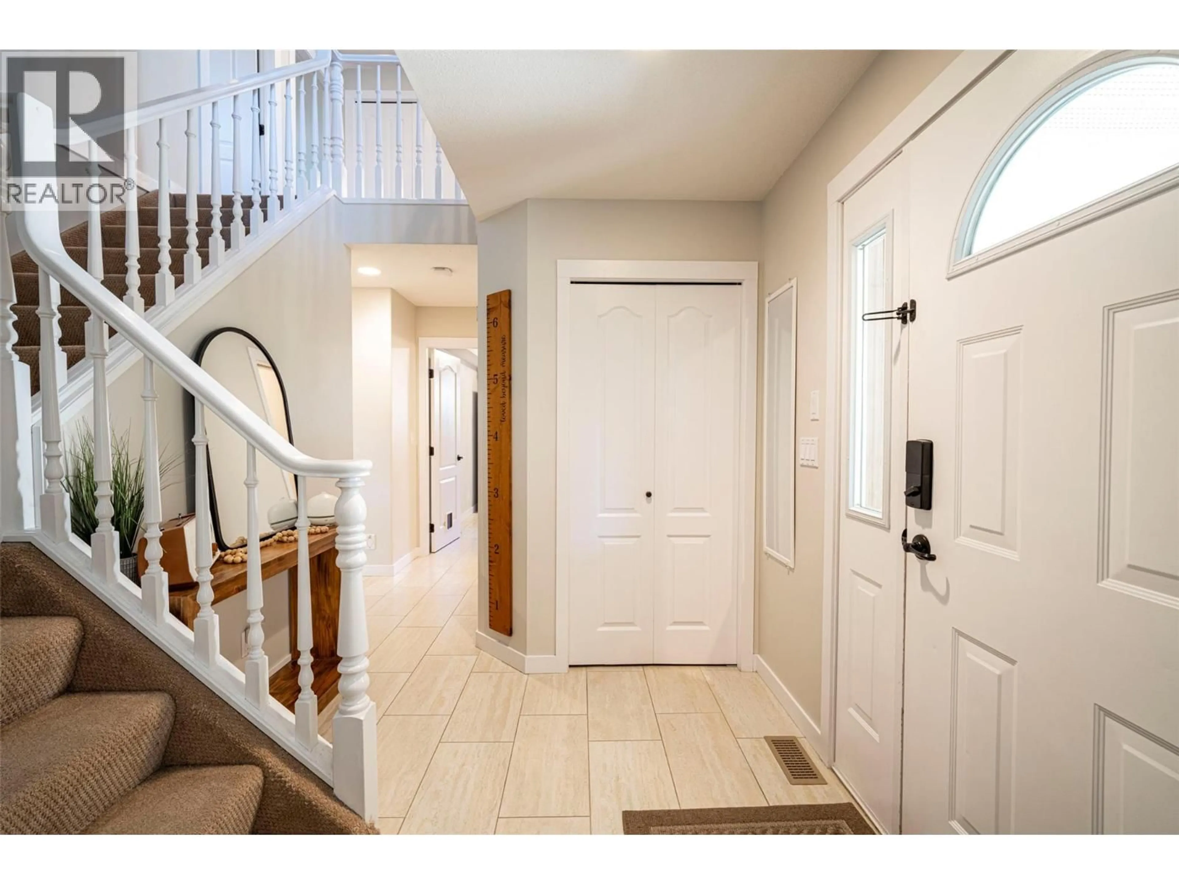 Indoor entryway for 1867 PORTLAND AVENUE, Kelowna British Columbia V1V1R9