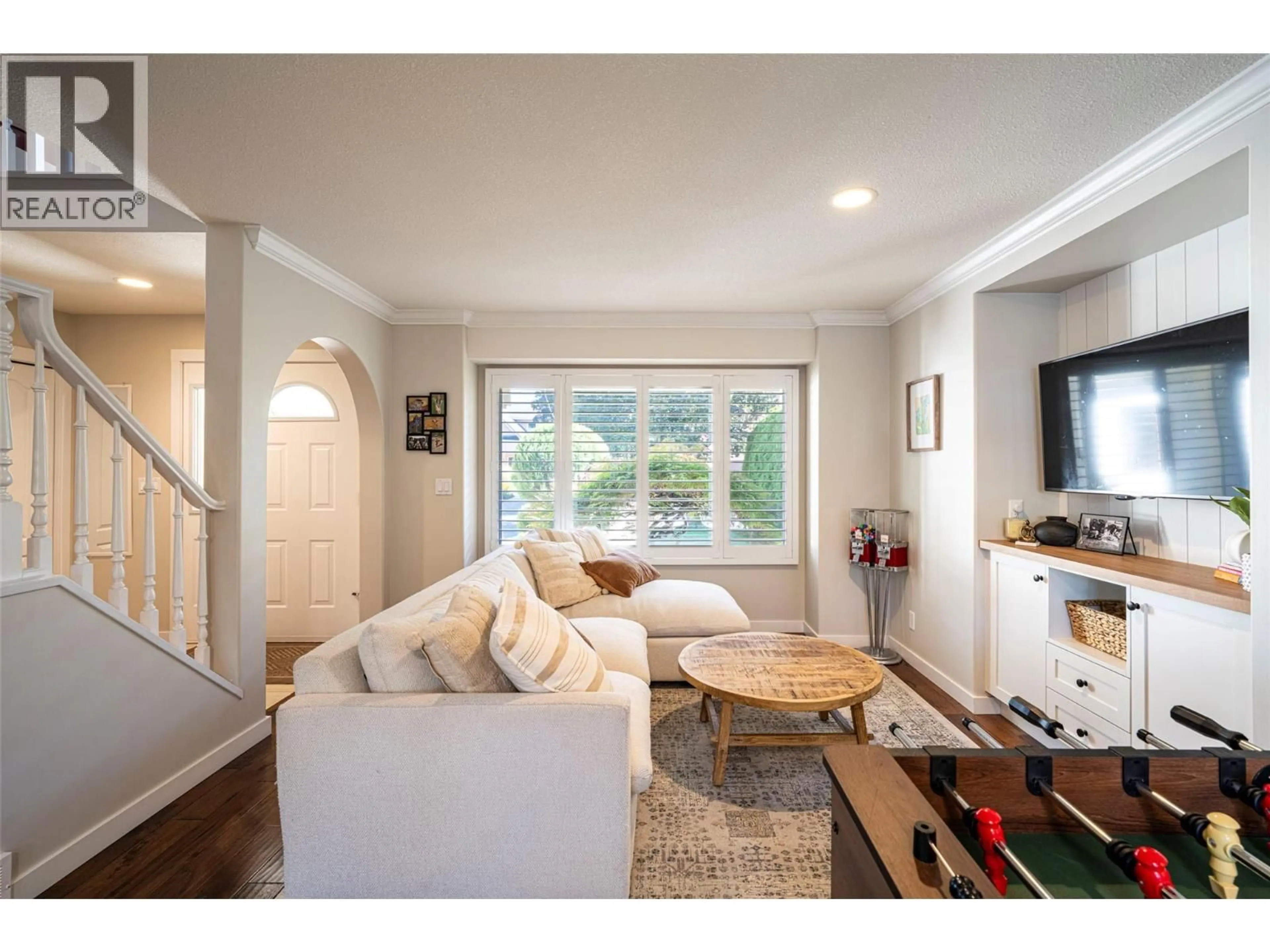 Living room with furniture, unknown for 1867 PORTLAND AVENUE, Kelowna British Columbia V1V1R9