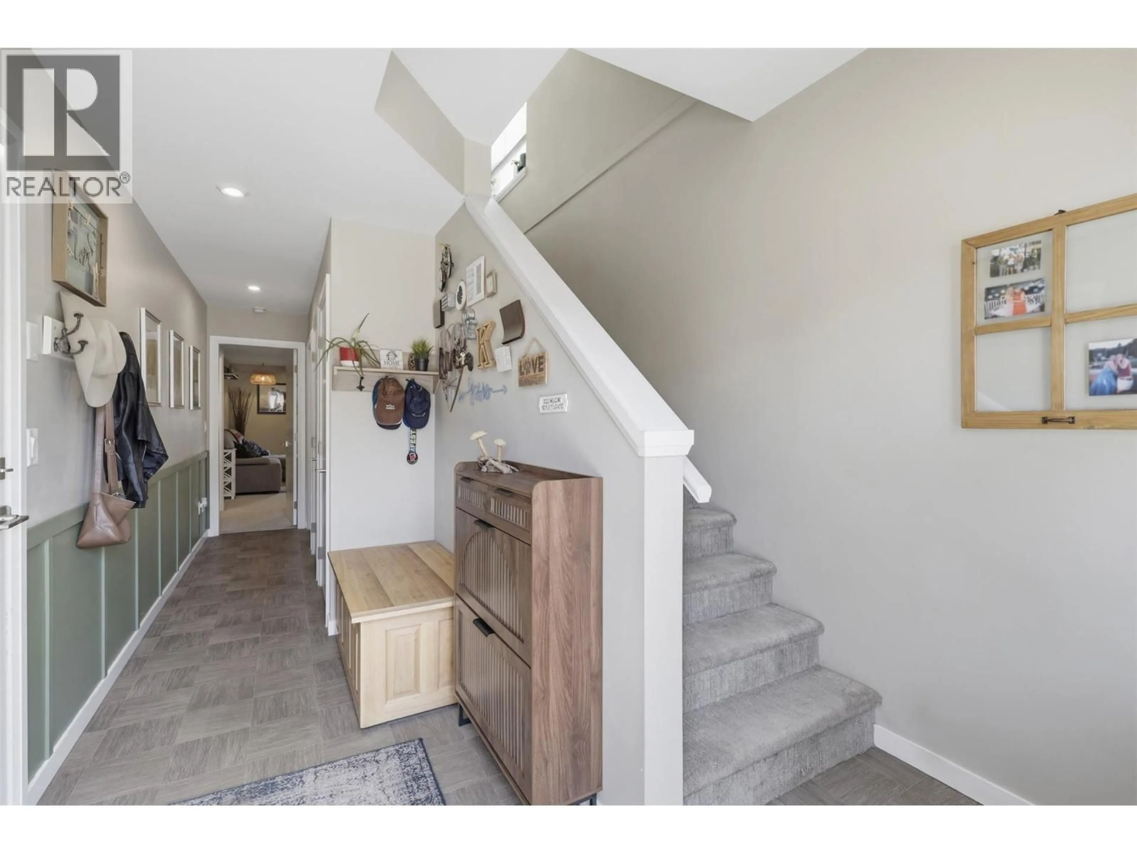 Indoor entryway for 136 - 1850 HUGH ALLAN DRIVE, Kamloops British Columbia V1S0C2