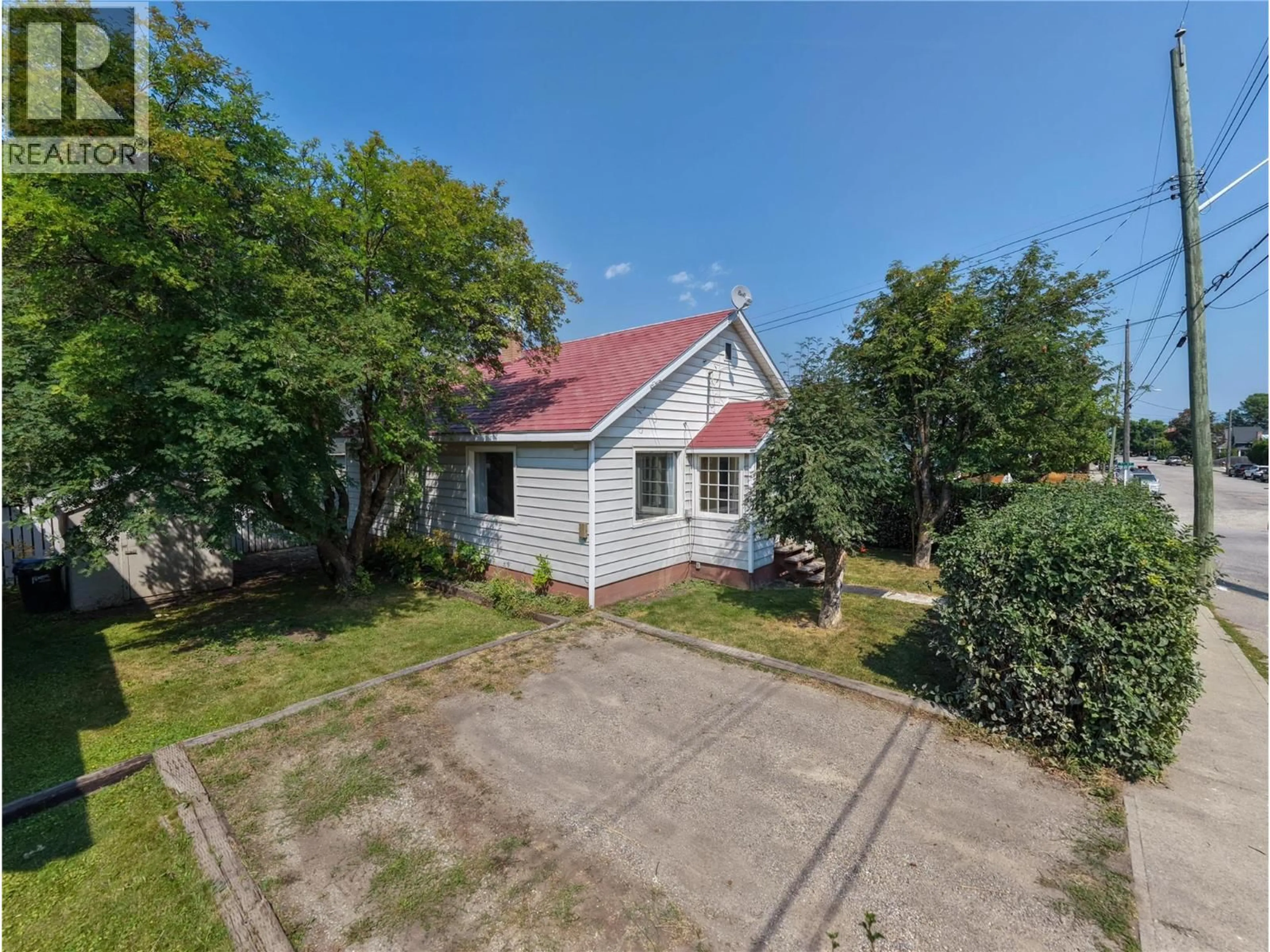 A pic from outside/outdoor area/front of a property/back of a property/a pic from drone, street for 691 3RD AVENUE, Fernie British Columbia V0B1M0