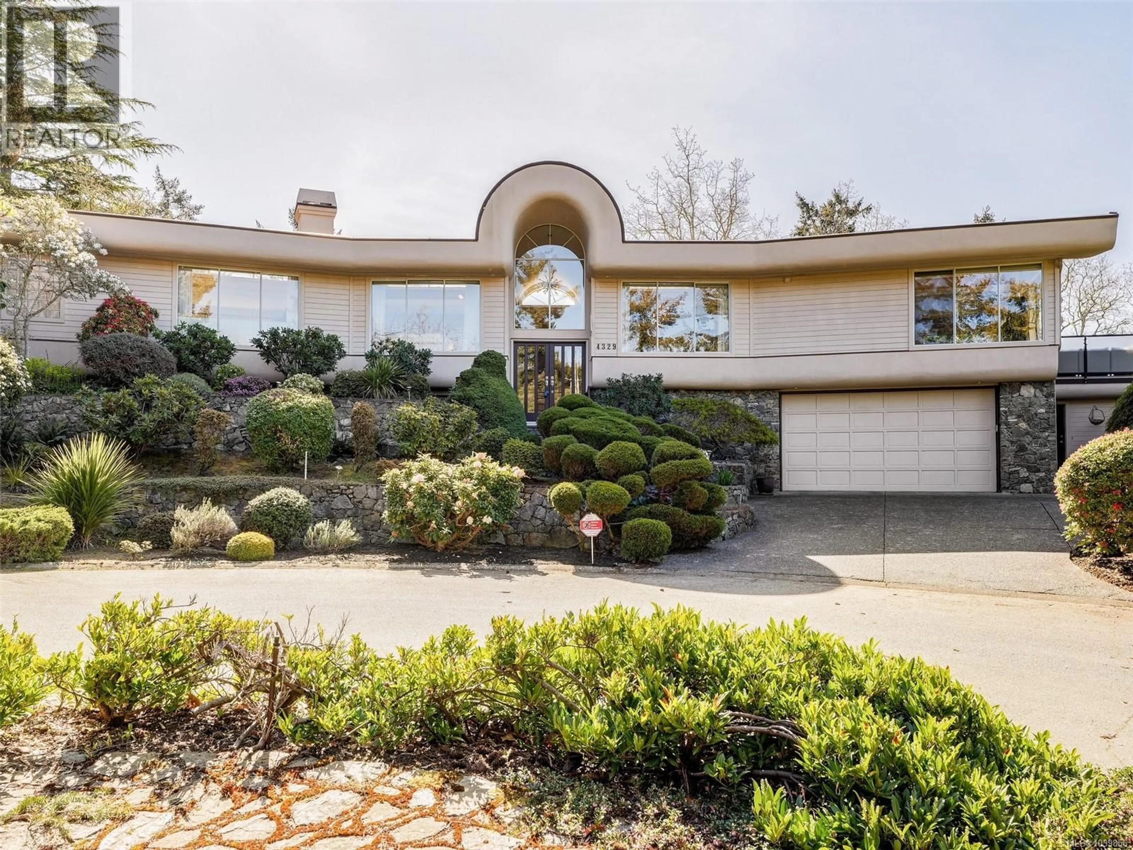 Unknown for 4329 STONEYWOOD LANE, Saanich British Columbia V8X5C7