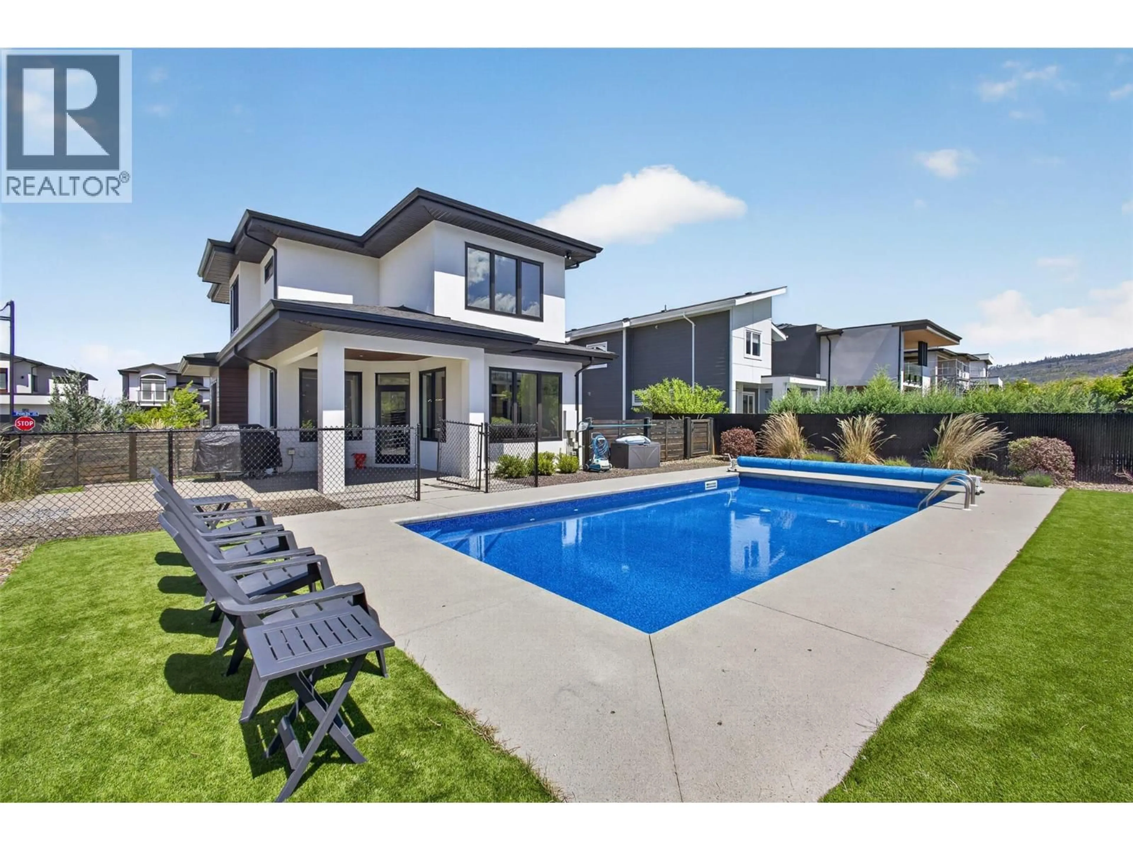 Pool for 1265 PONDS AVENUE, Kelowna British Columbia V1W5N1