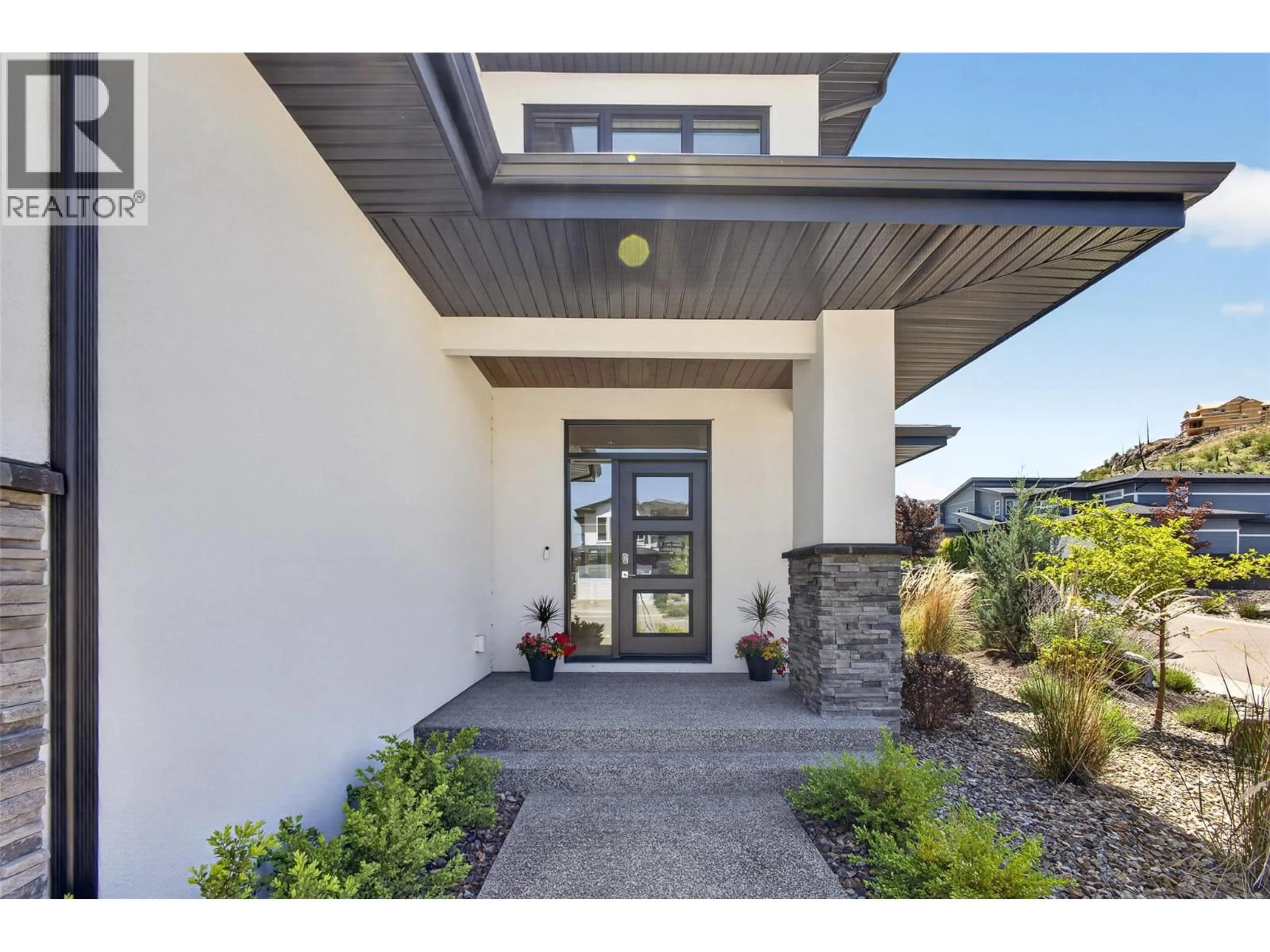 Indoor entryway for 1265 PONDS AVENUE, Kelowna British Columbia V1W5N1