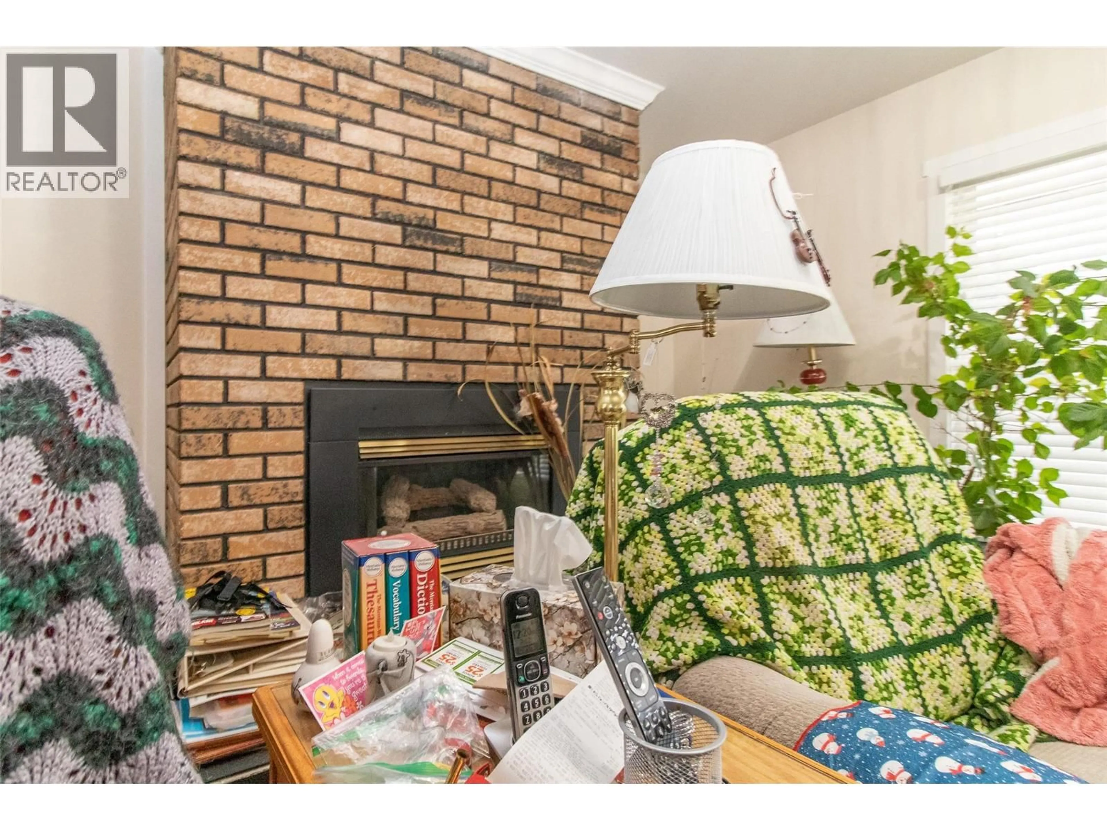 Living room with furniture, wood/laminate floor for 350 RUTLAND ROAD SOUTH, Kelowna British Columbia V1X2Z6