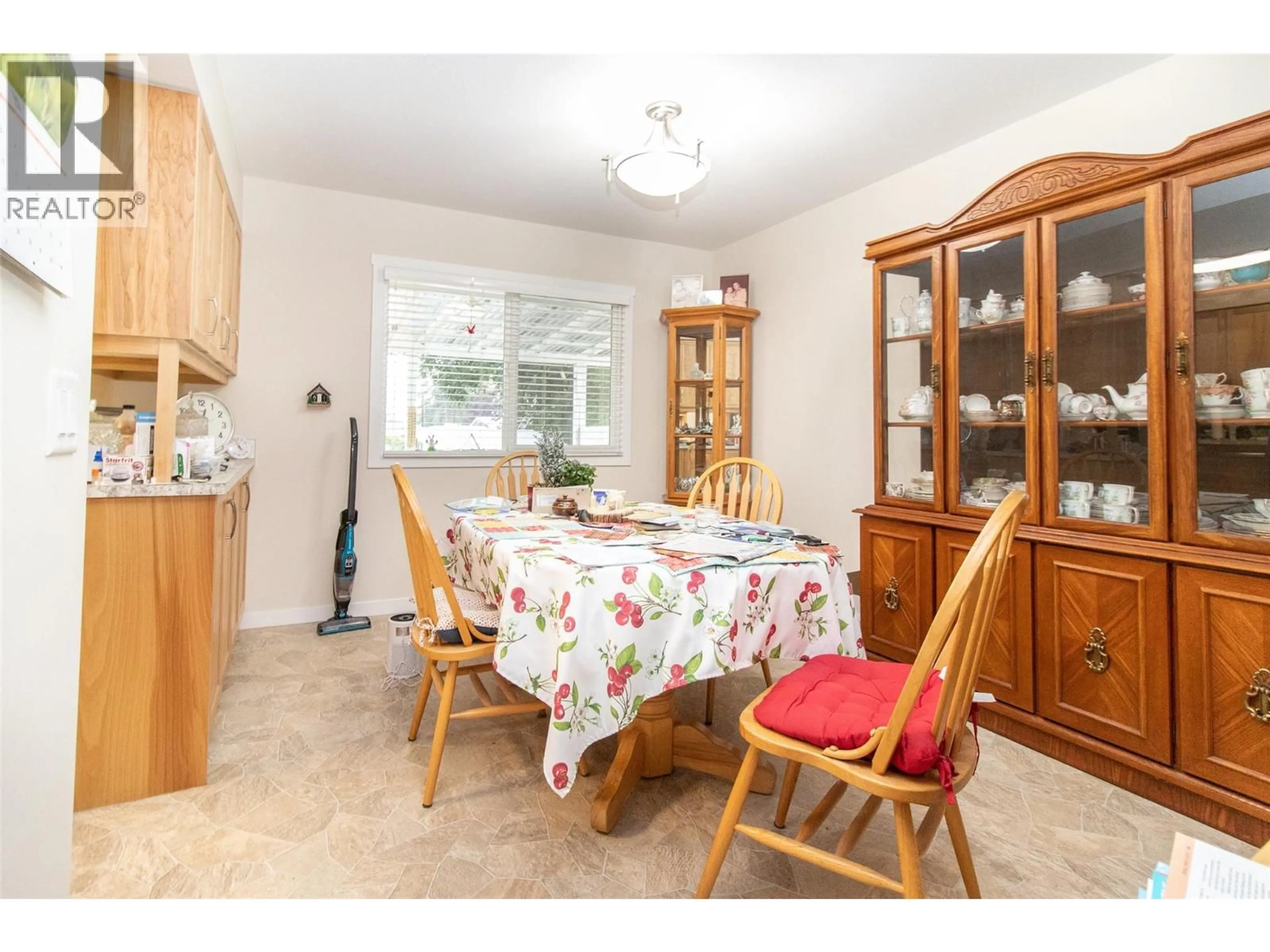 Dining room, unknown for 350 RUTLAND ROAD SOUTH, Kelowna British Columbia V1X2Z6