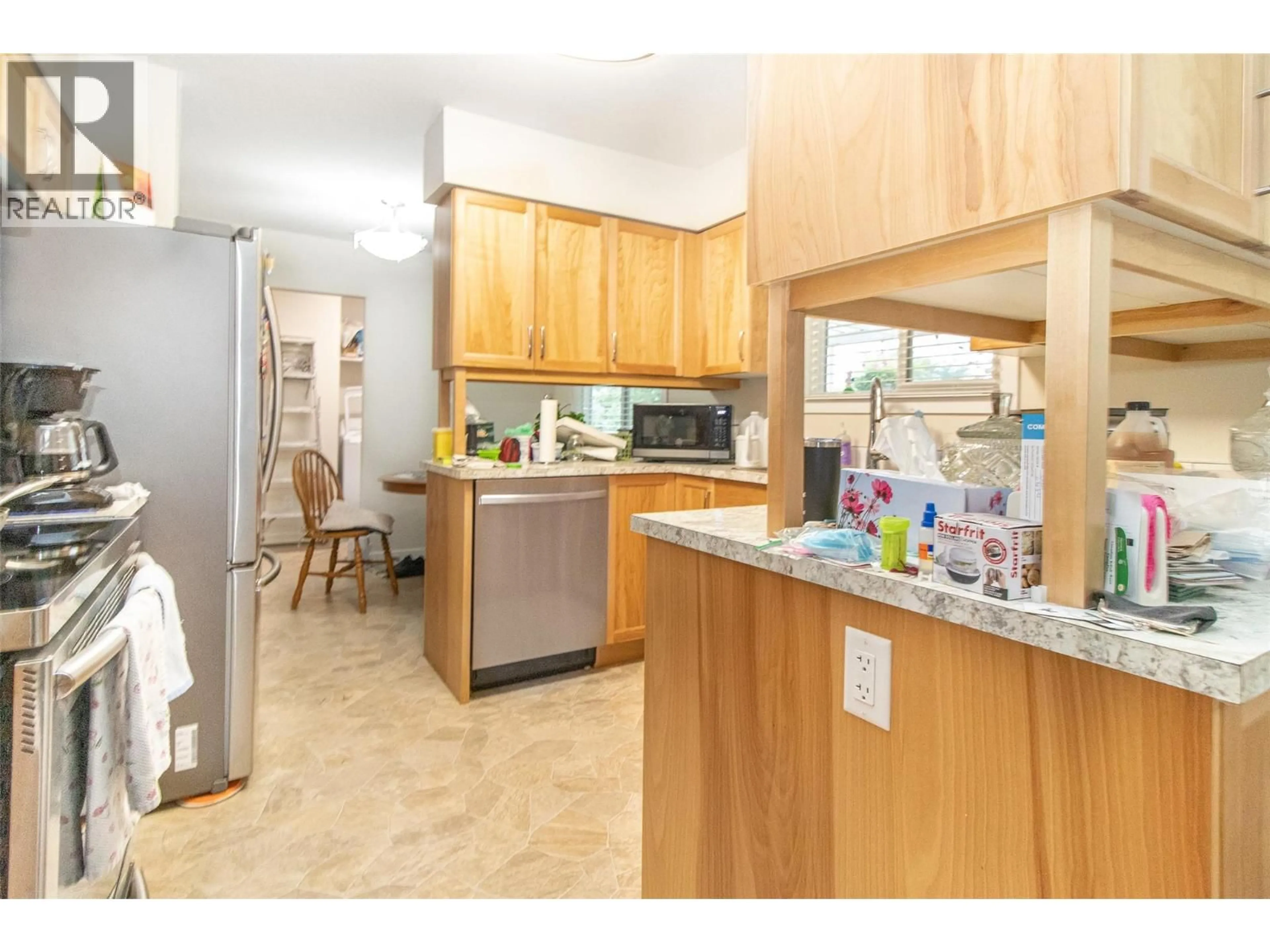 Standard kitchen, unknown for 350 RUTLAND ROAD SOUTH, Kelowna British Columbia V1X2Z6