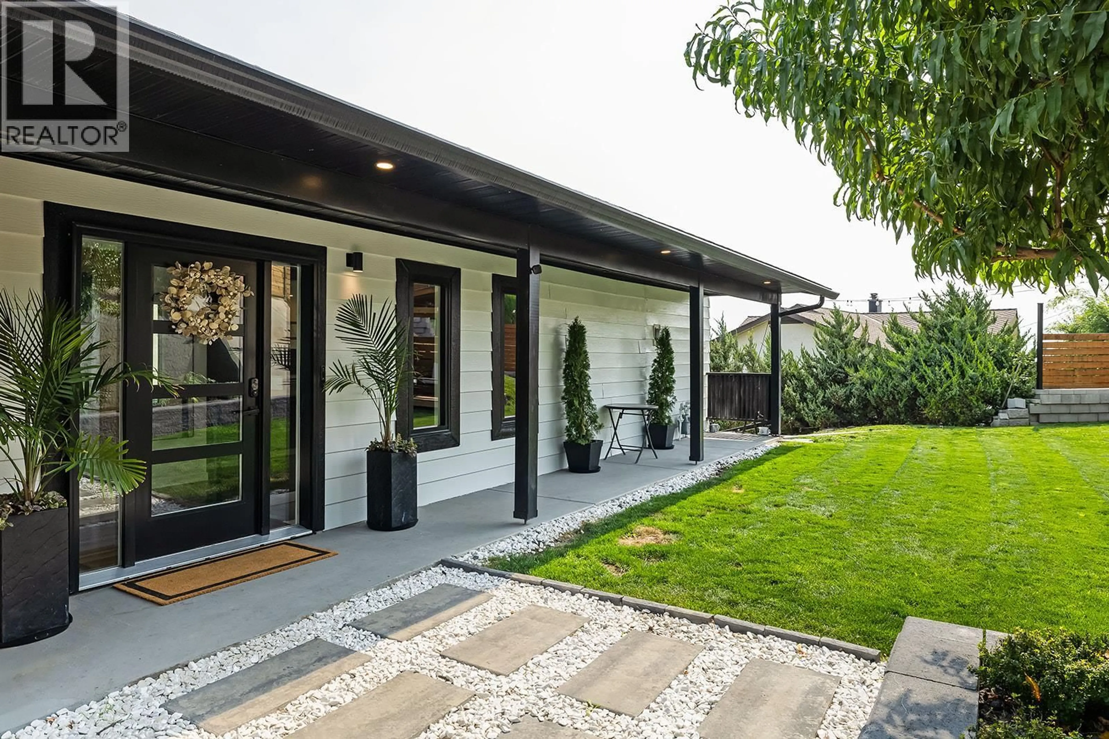 Patio, street for 2751 LAKEVIEW ROAD, West Kelowna British Columbia V1Z1Y5