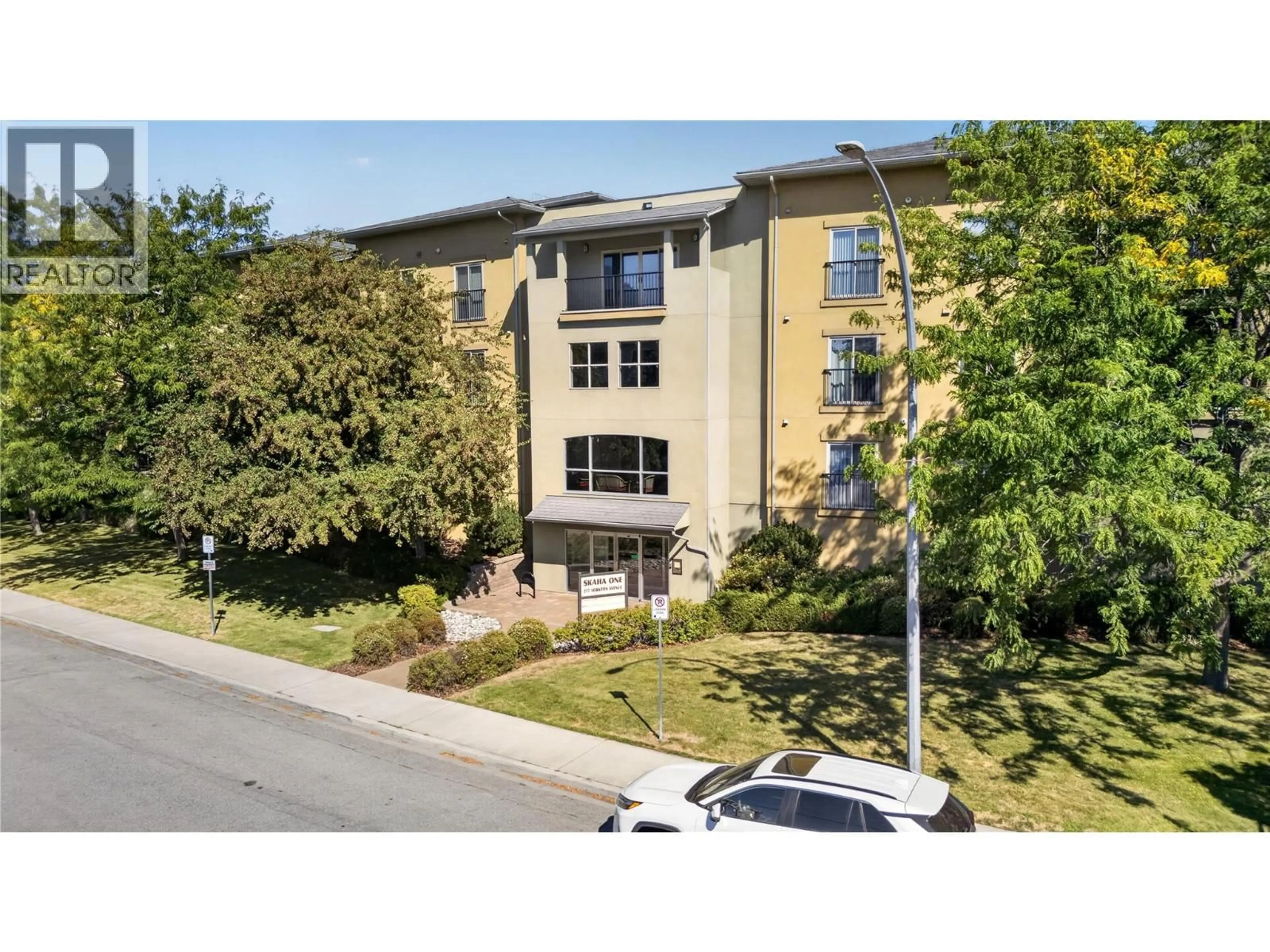 A pic from outside/outdoor area/front of a property/back of a property/a pic from drone, building for 305 - 277 YORKTON AVENUE, Penticton British Columbia V2A3V4