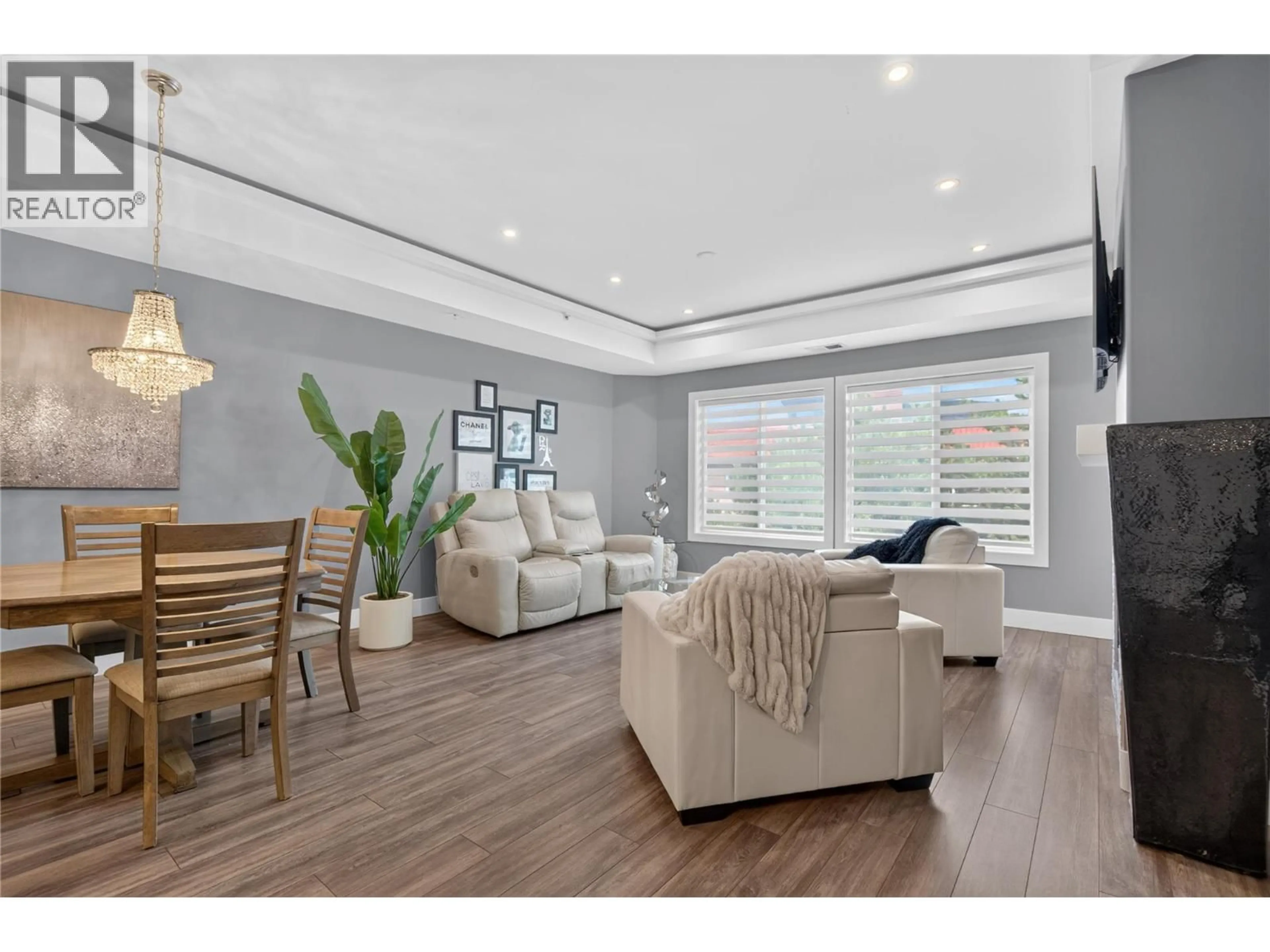 Living room with furniture, wood/laminate floor for 305 - 277 YORKTON AVENUE, Penticton British Columbia V2A3V4