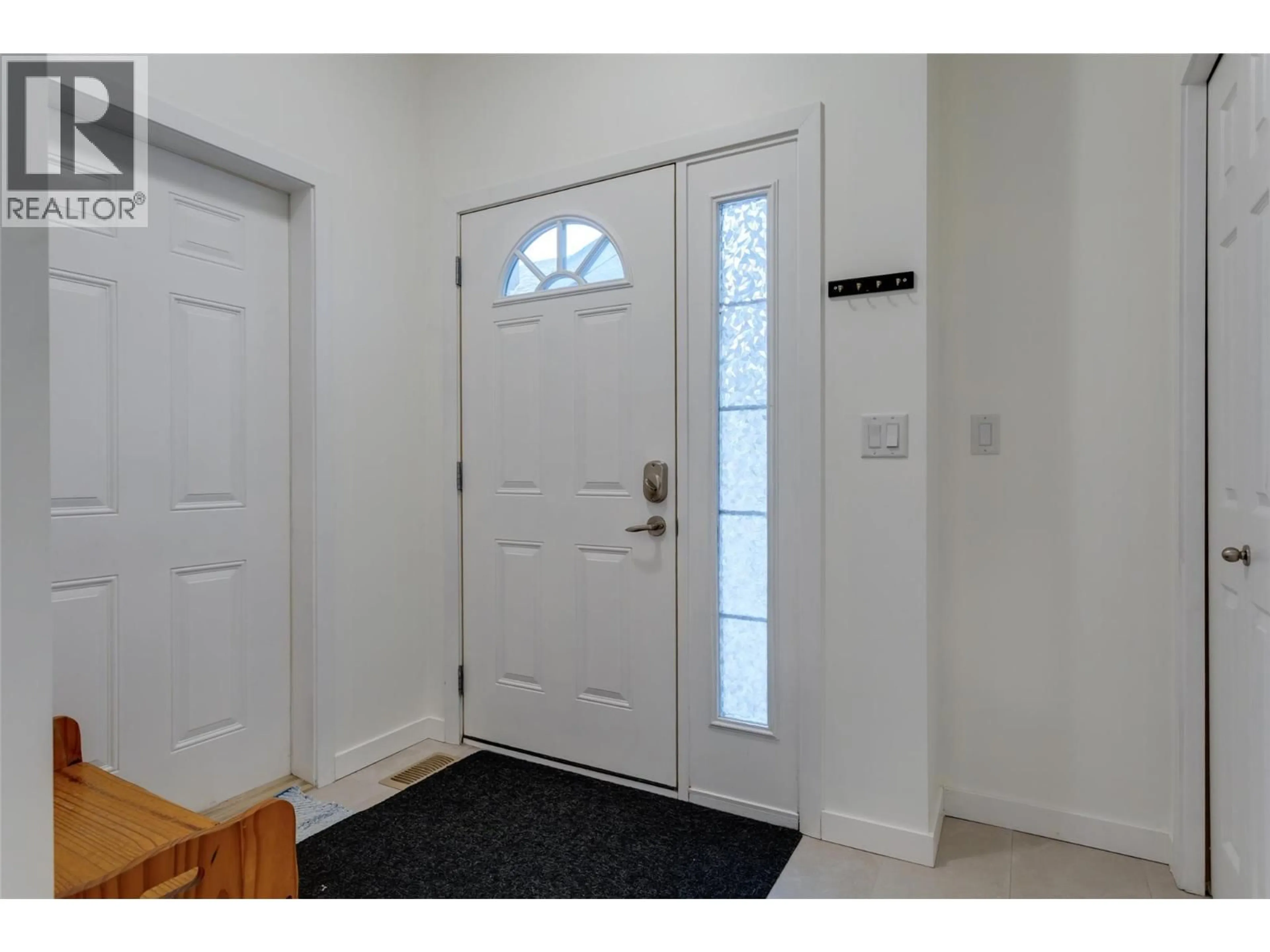 Indoor entryway for 42 - 100 PALMER ROAD, Vernon British Columbia V1H2H8