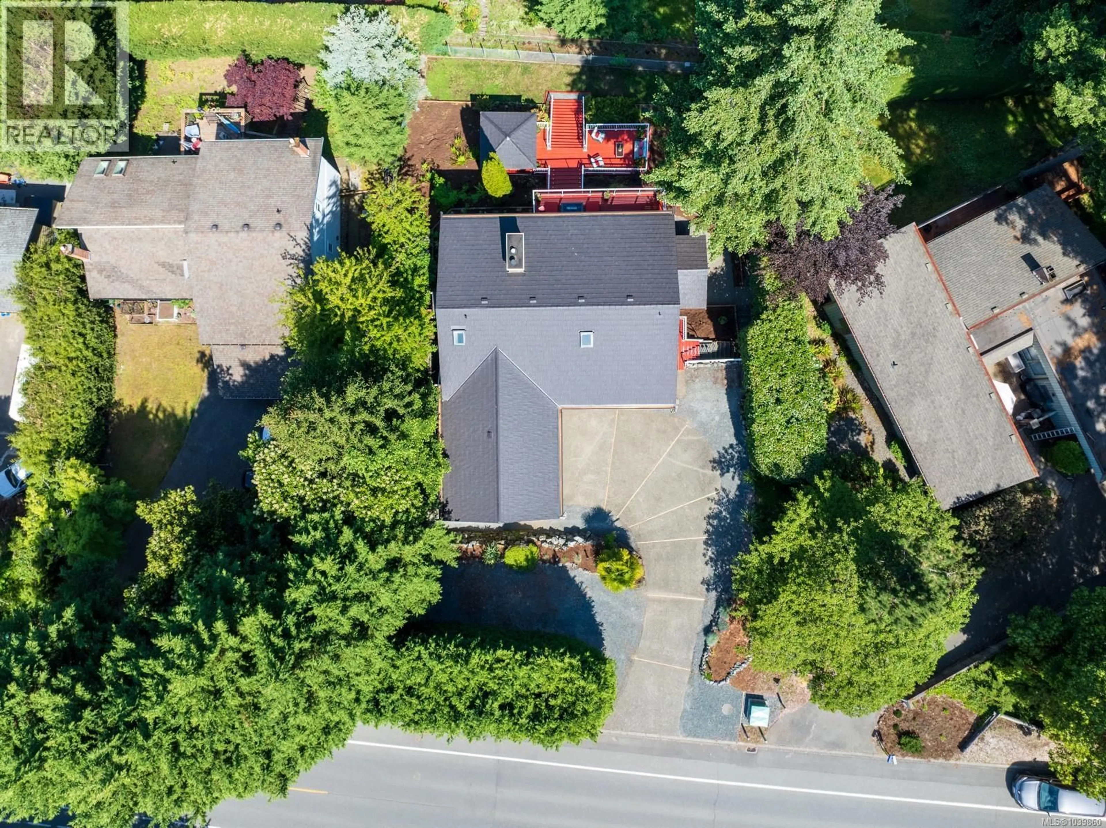 A pic from outside/outdoor area/front of a property/back of a property/a pic from drone, street for 1415 KINGSVIEW ROAD, Duncan British Columbia V9L5P1