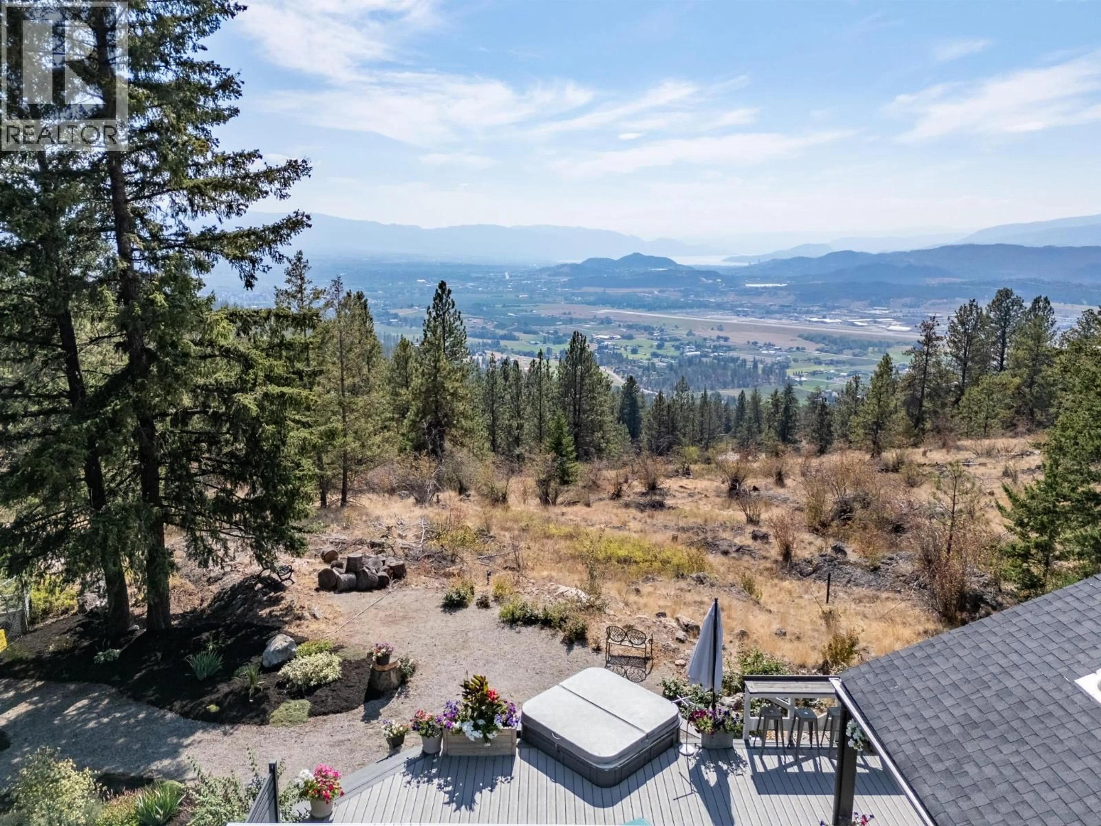 A pic from outside/outdoor area/front of a property/back of a property/a pic from drone, mountain view for 6474 SIERRA DRIVE, Kelowna British Columbia V1P1A4
