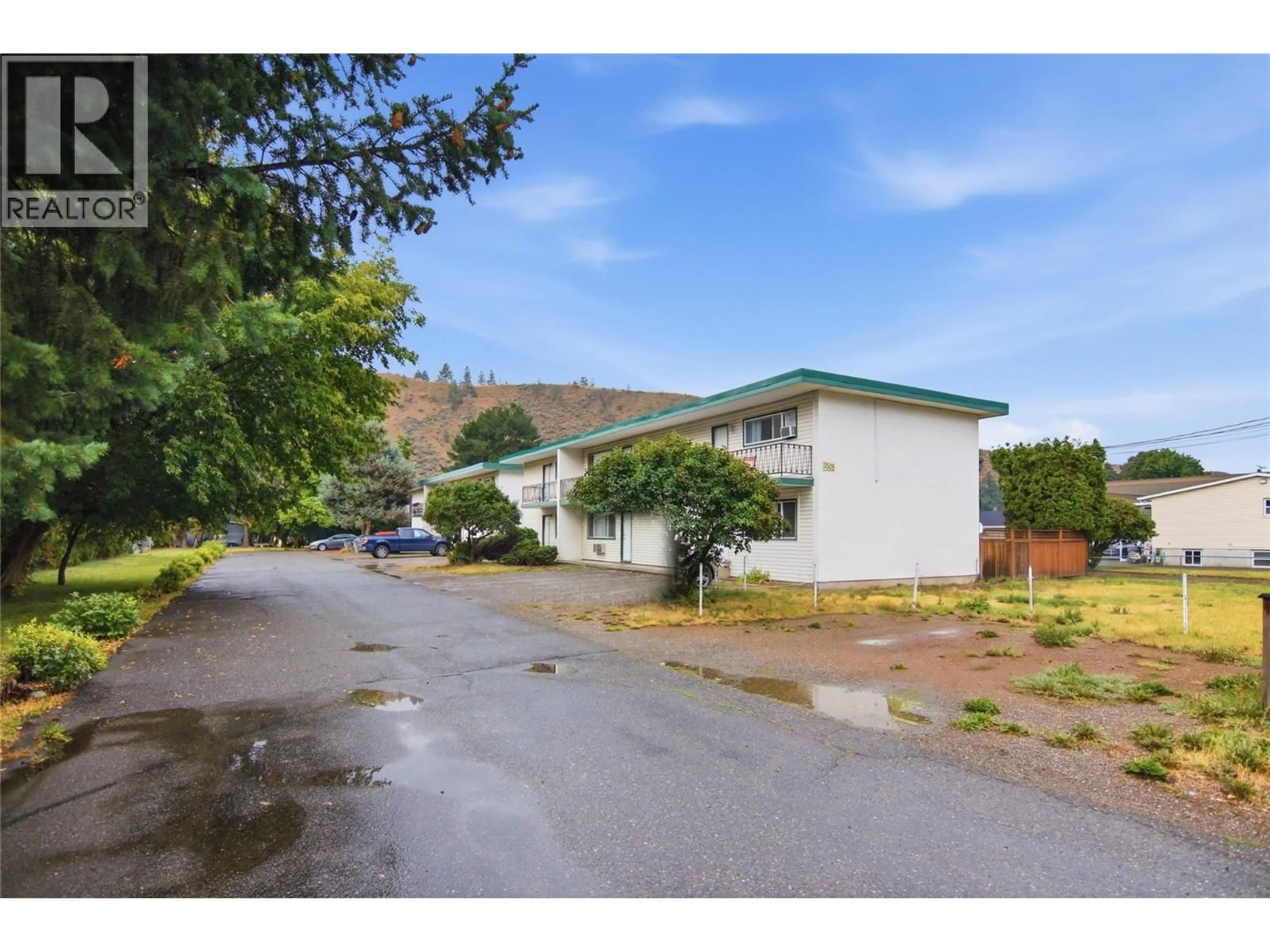 Unknown for 1 - 2505 SUNSET DRIVE, Kamloops British Columbia V2C4K1