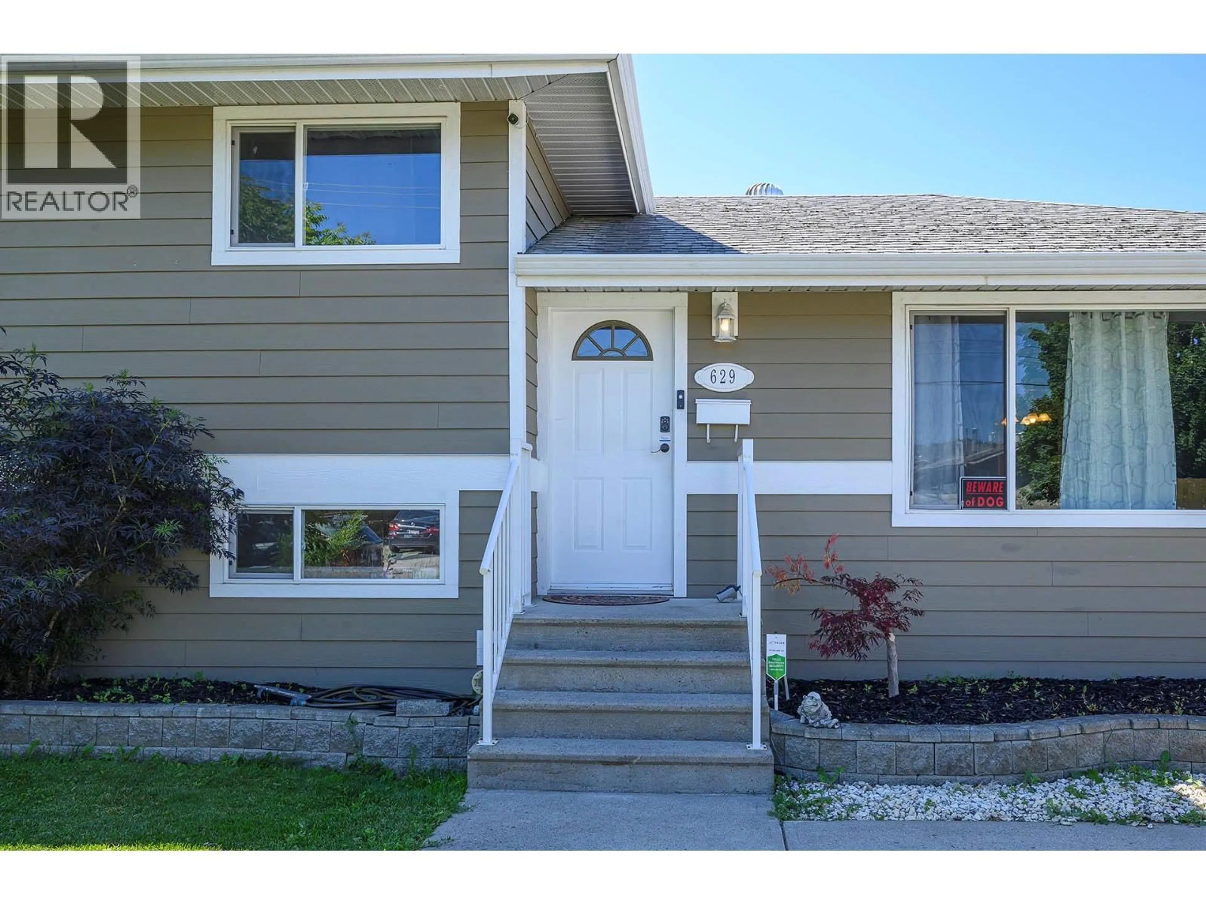 Home with vinyl exterior material, street for 629 RICHMOND AVENUE, Kamloops British Columbia V2B1T4