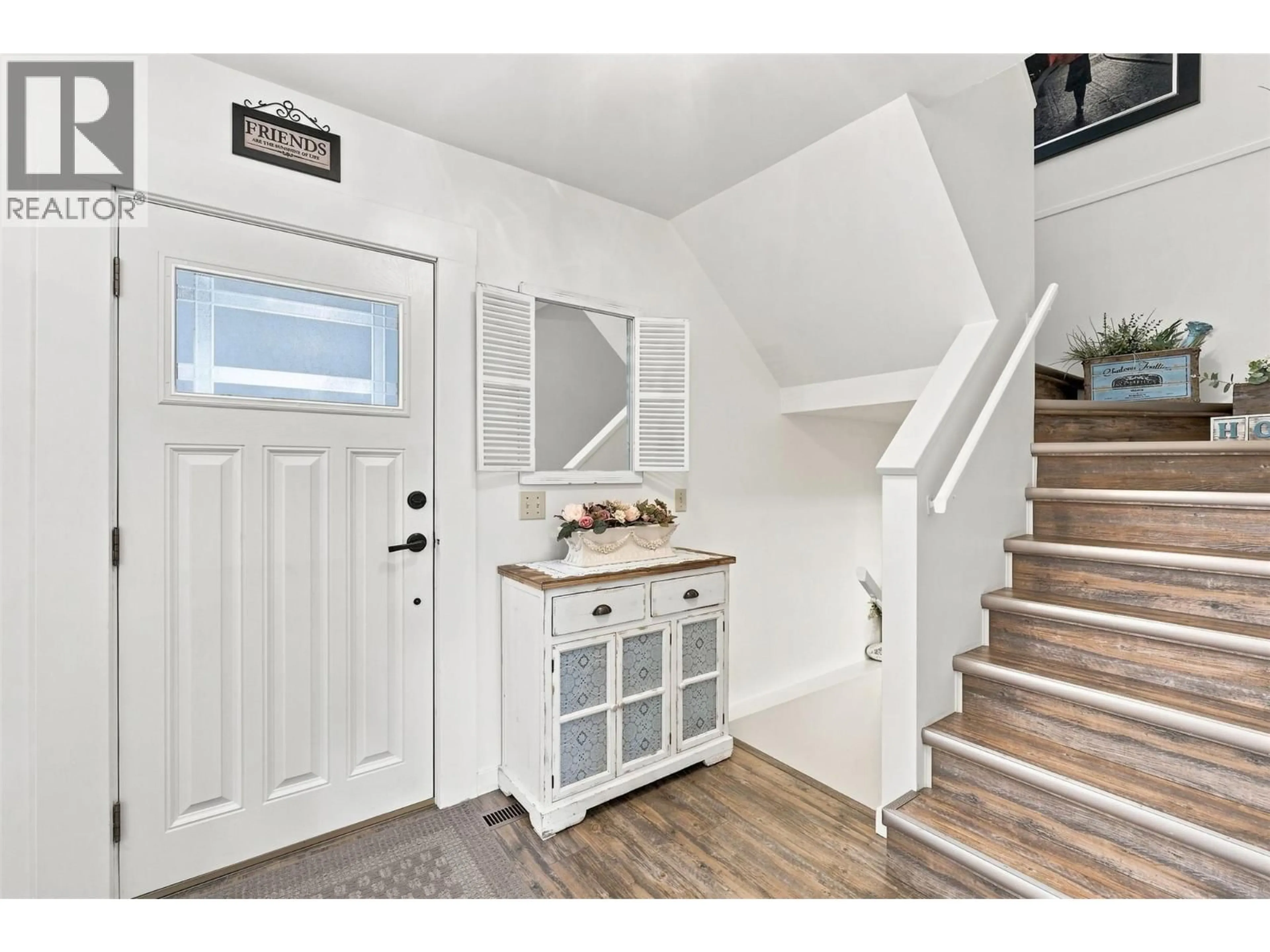 Indoor entryway for 11 - 1795 SUMMIT DRIVE, Kamloops British Columbia V2E2E8