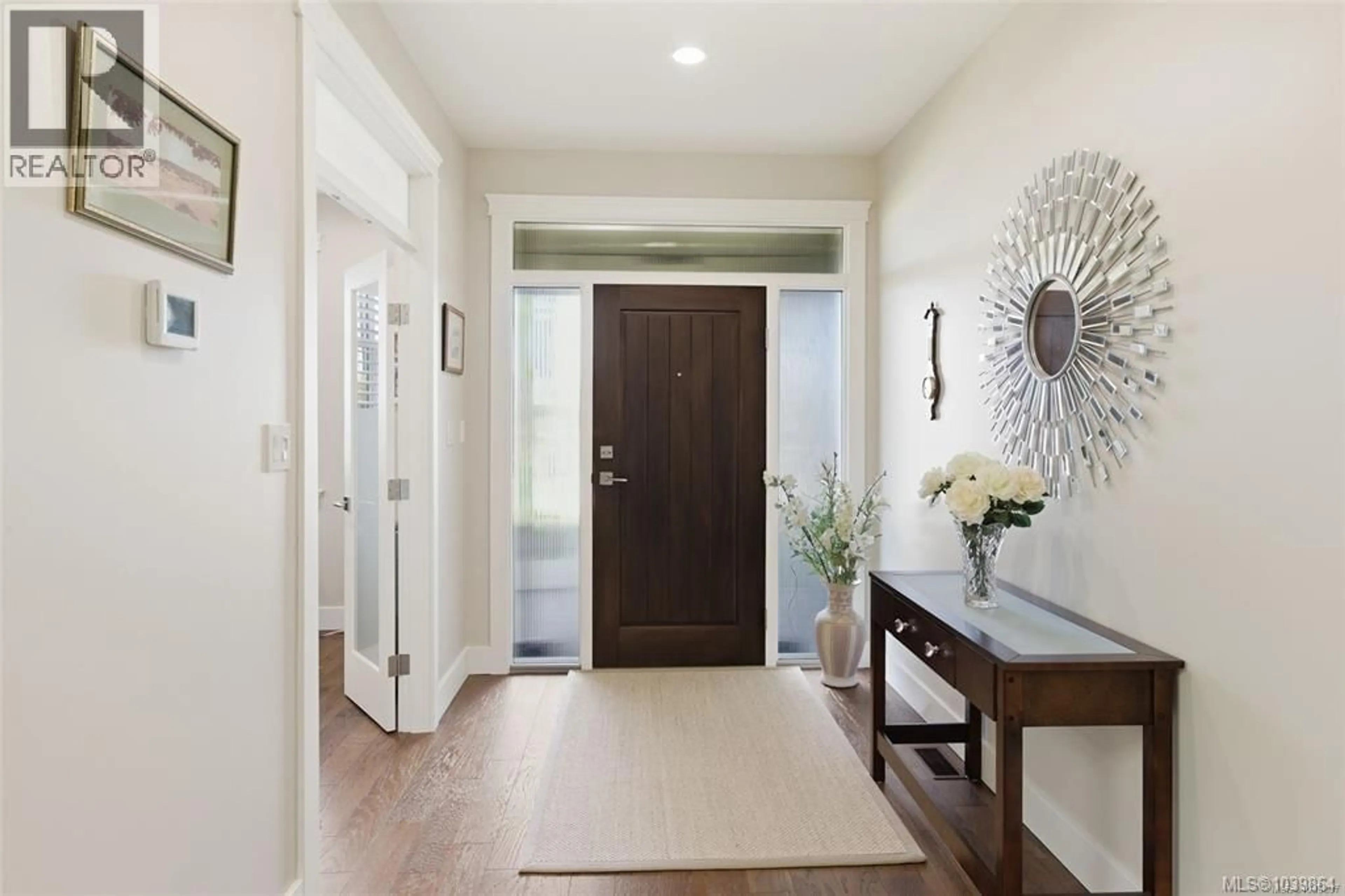 Indoor entryway for 158 SKYLARK AVENUE, Parksville British Columbia V9P1M3