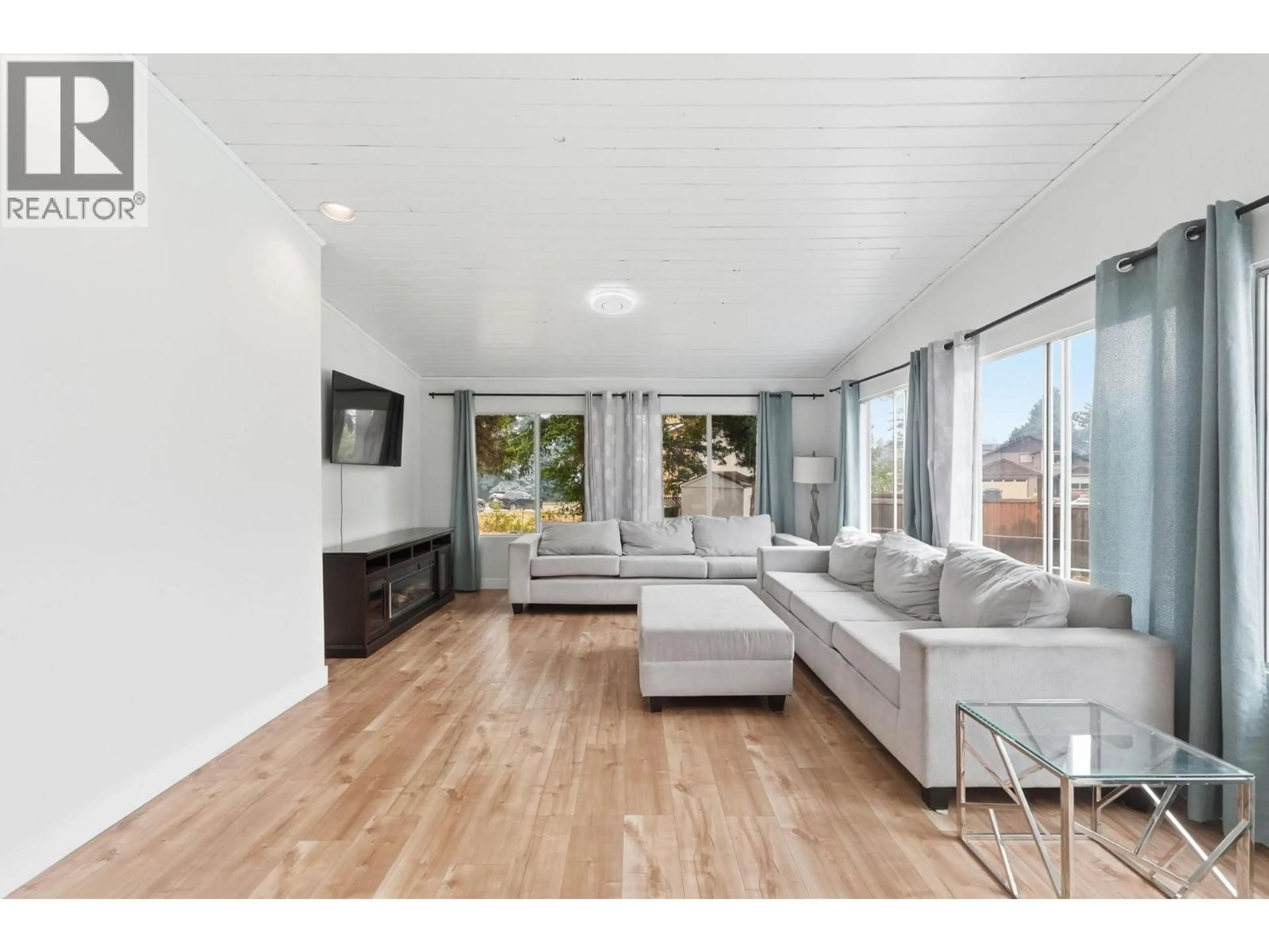 Living room with furniture, unknown for 694 MCCLURE ROAD, Kelowna British Columbia V1W1M1