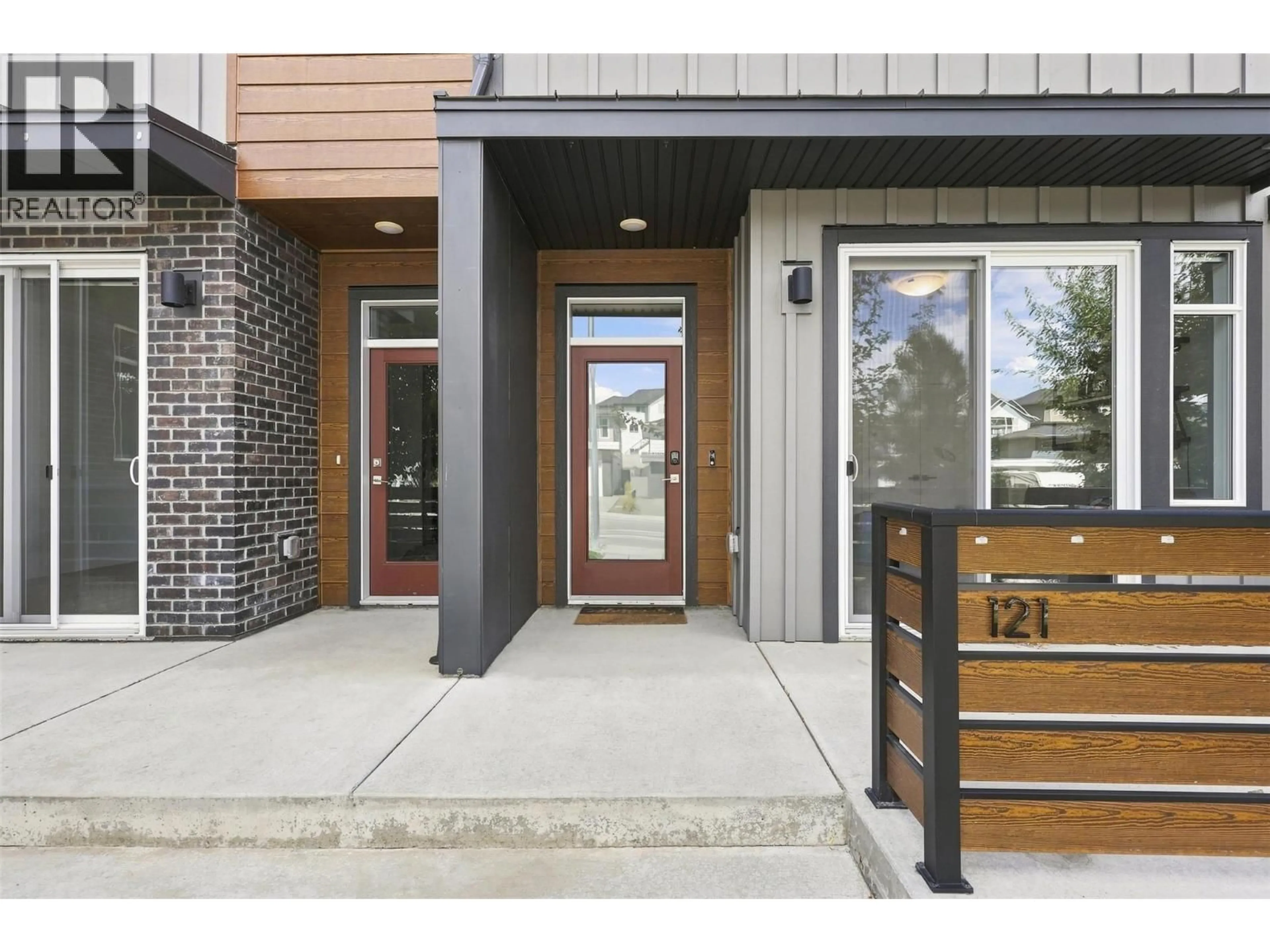 Indoor entryway for 121 - 1901 QU'APPELLE BOULEVARD, Kamloops British Columbia V2E0C9