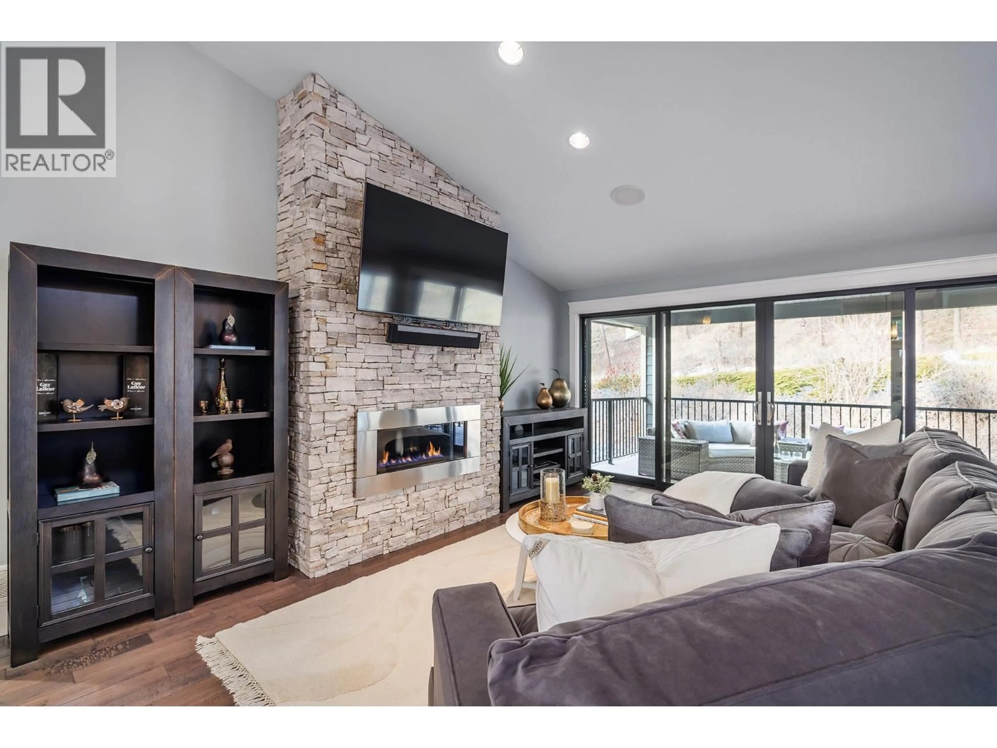 Living room with furniture, unknown for 3085 LAKEVIEW COVE ROAD, West Kelowna British Columbia V1Z3P6