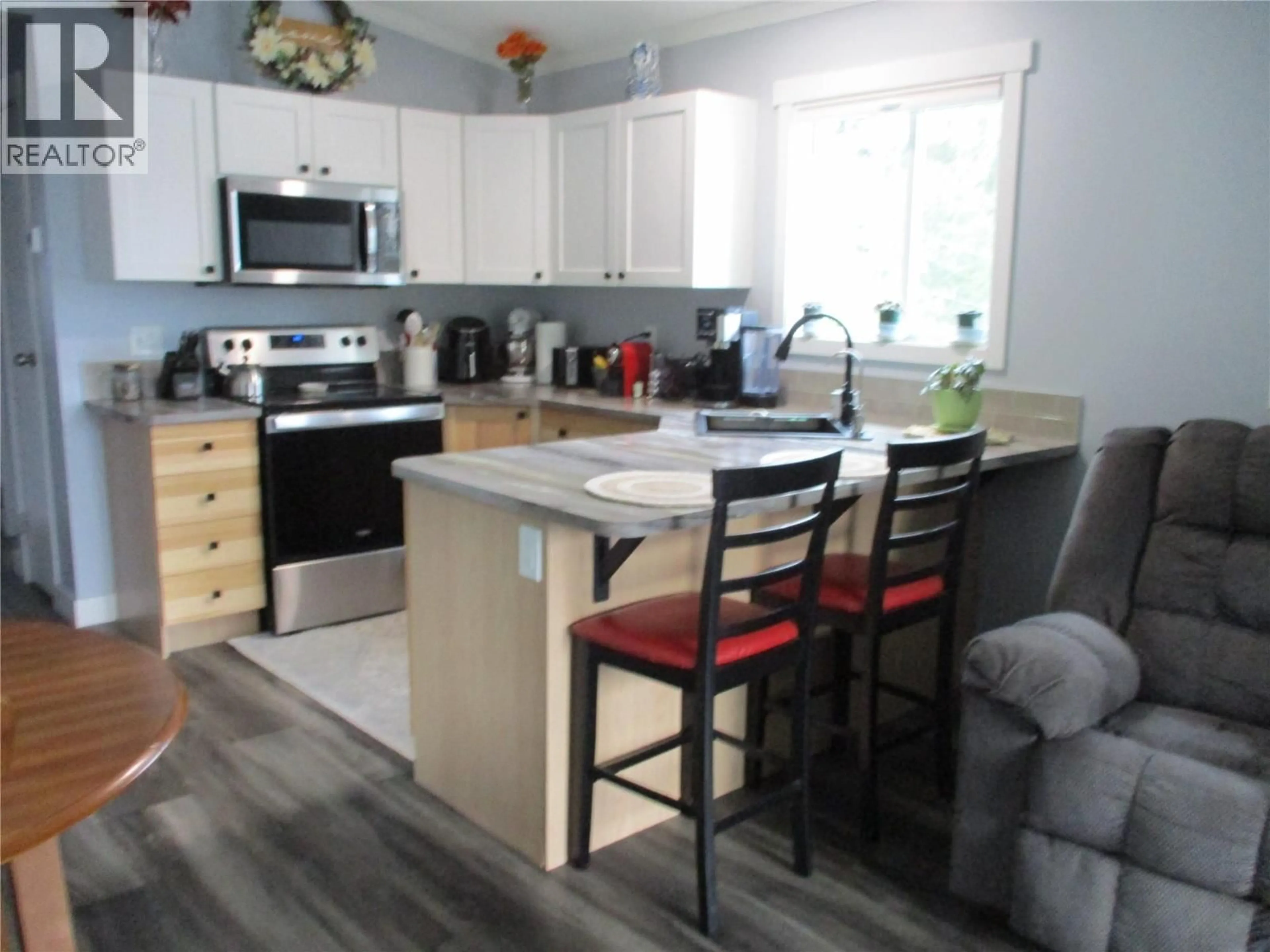 Open concept kitchen, wood/laminate floor for 8 - 3639 PARRI ROAD, Sorrento British Columbia V0E2W1
