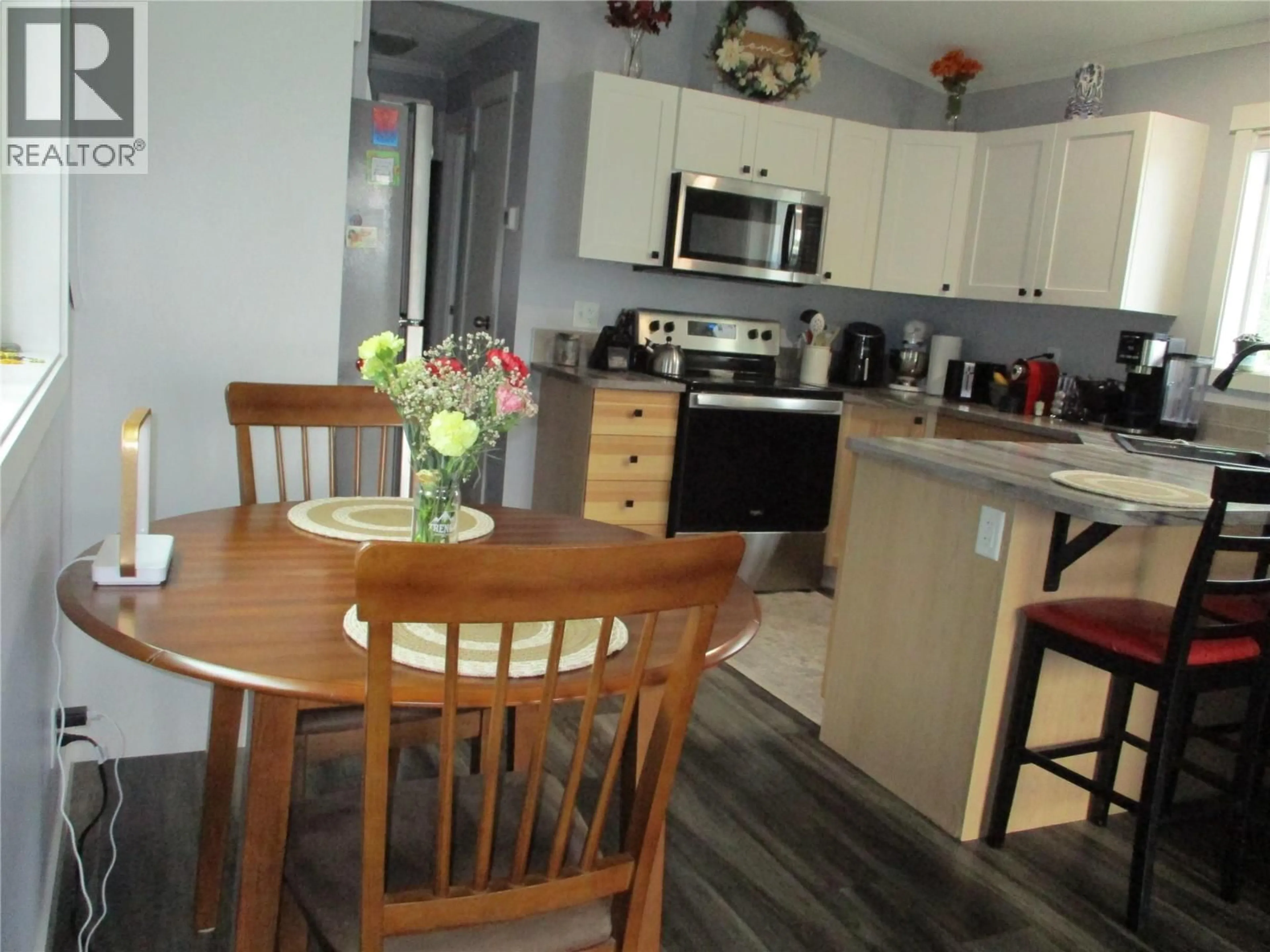 Open concept kitchen, wood/laminate floor for 8 - 3639 PARRI ROAD, Sorrento British Columbia V0E2W1