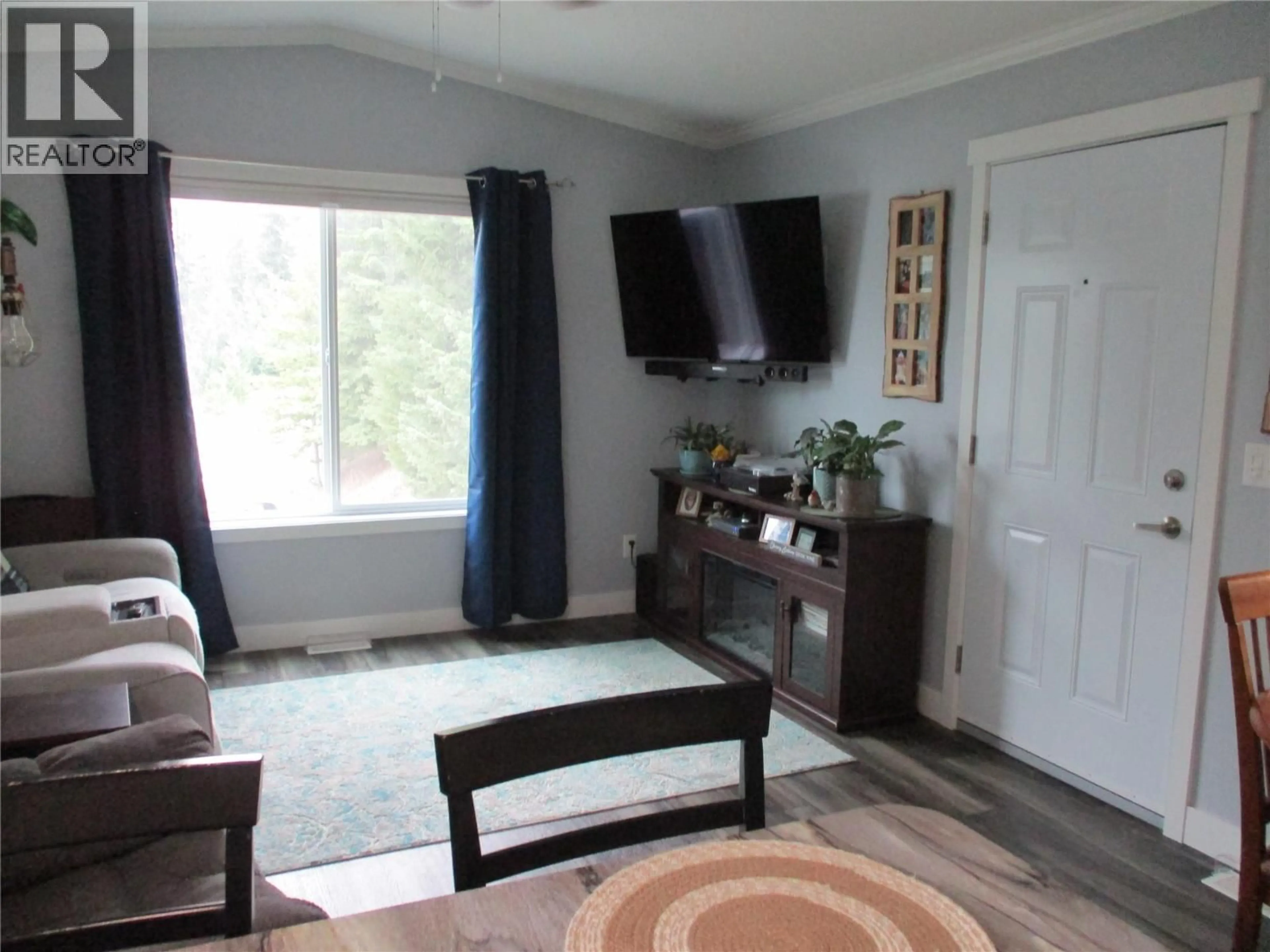 Living room with furniture, unknown for 8 - 3639 PARRI ROAD, Sorrento British Columbia V0E2W1