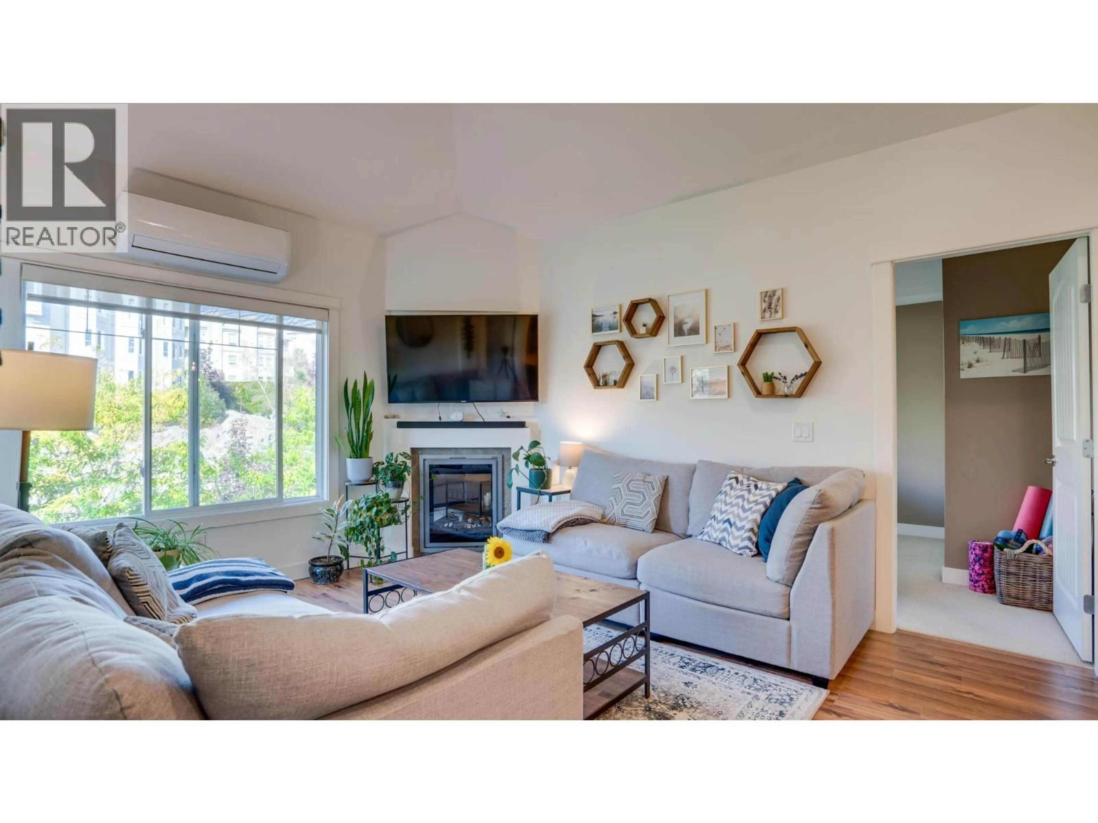 Living room with furniture, wood/laminate floor for 28 - 3211 CENTENNIAL DRIVE, Vernon British Columbia V1T2T8