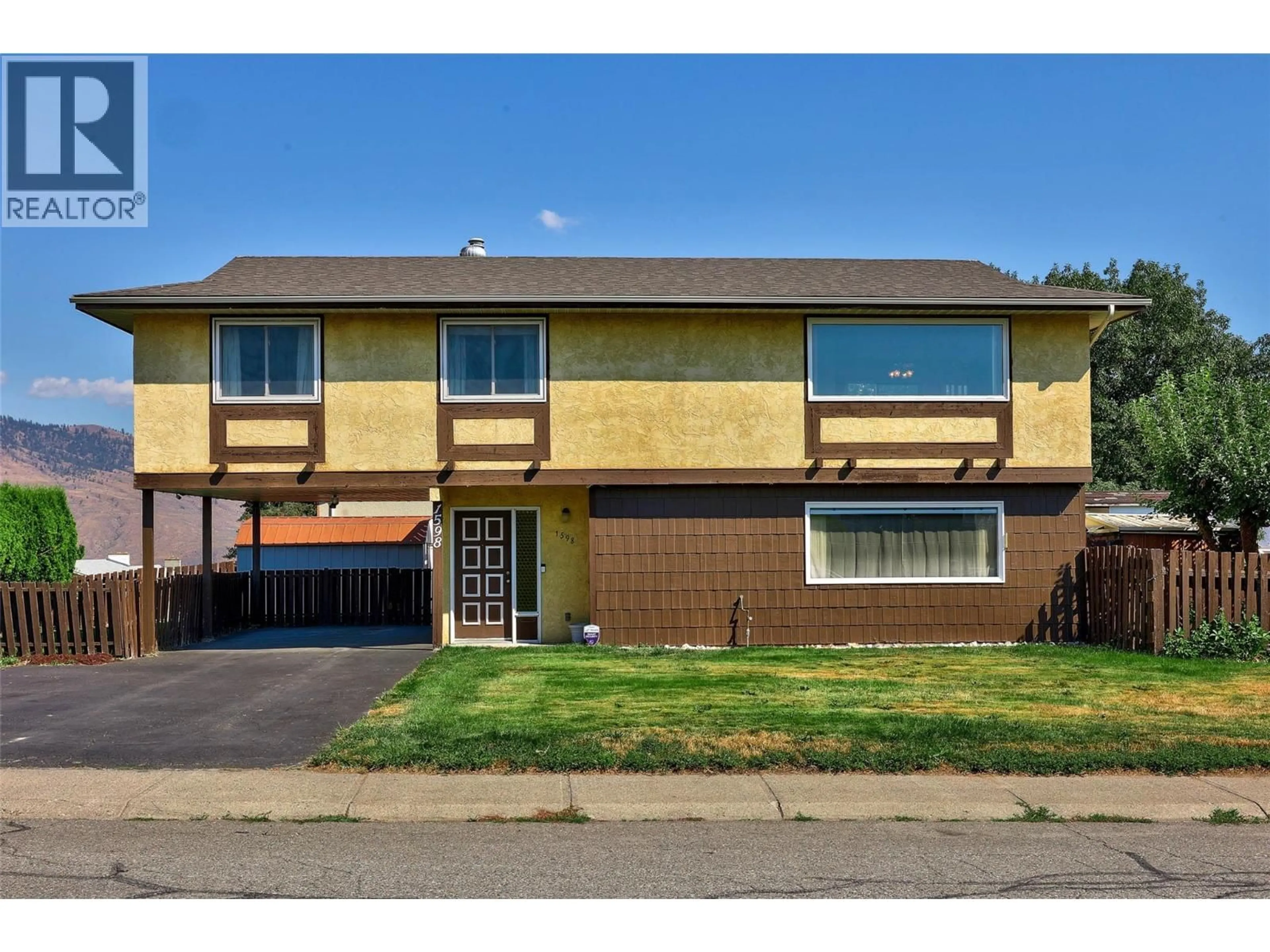 Home with vinyl exterior material, street for 1598 SOUTHVIEW TERRACE, Kamloops British Columbia V2B7R5