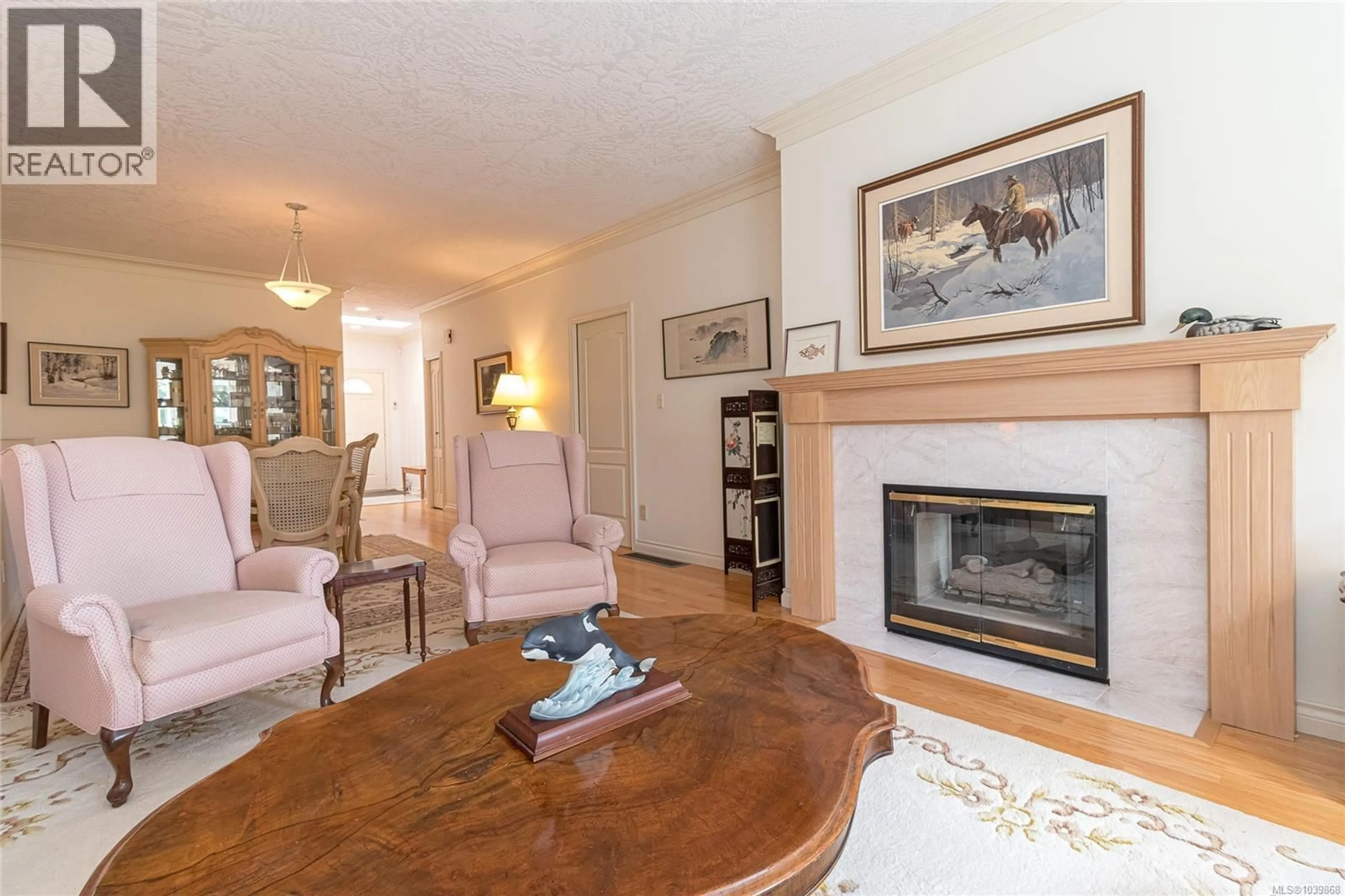 Living room with furniture, wood/laminate floor for 5 - 4300 STONEYWOOD LANE, Saanich British Columbia V8X5A8